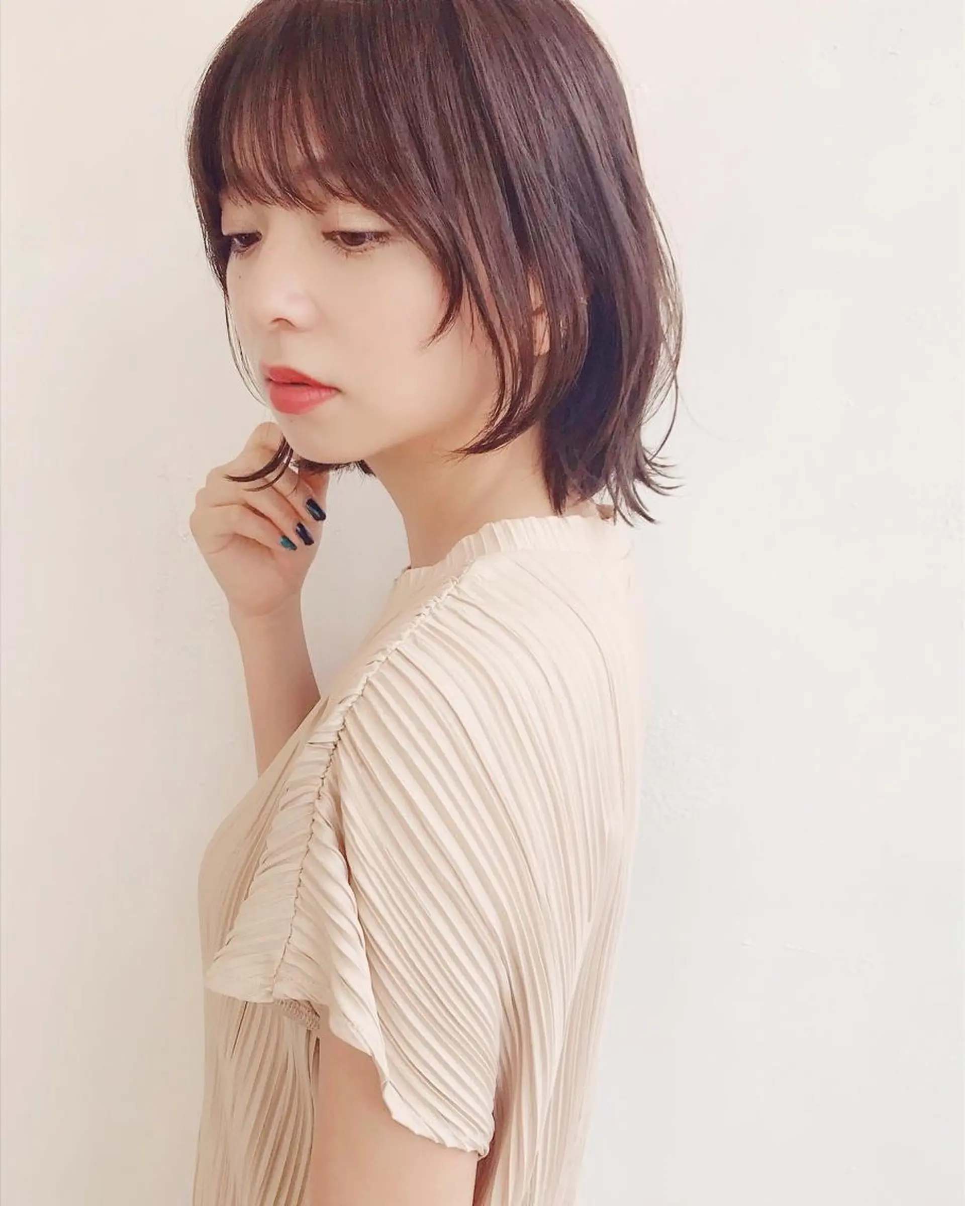 ミディアム レイヤーカット ウルフカット ウルフレイヤー 鎌倉 彩のヘアスタイル