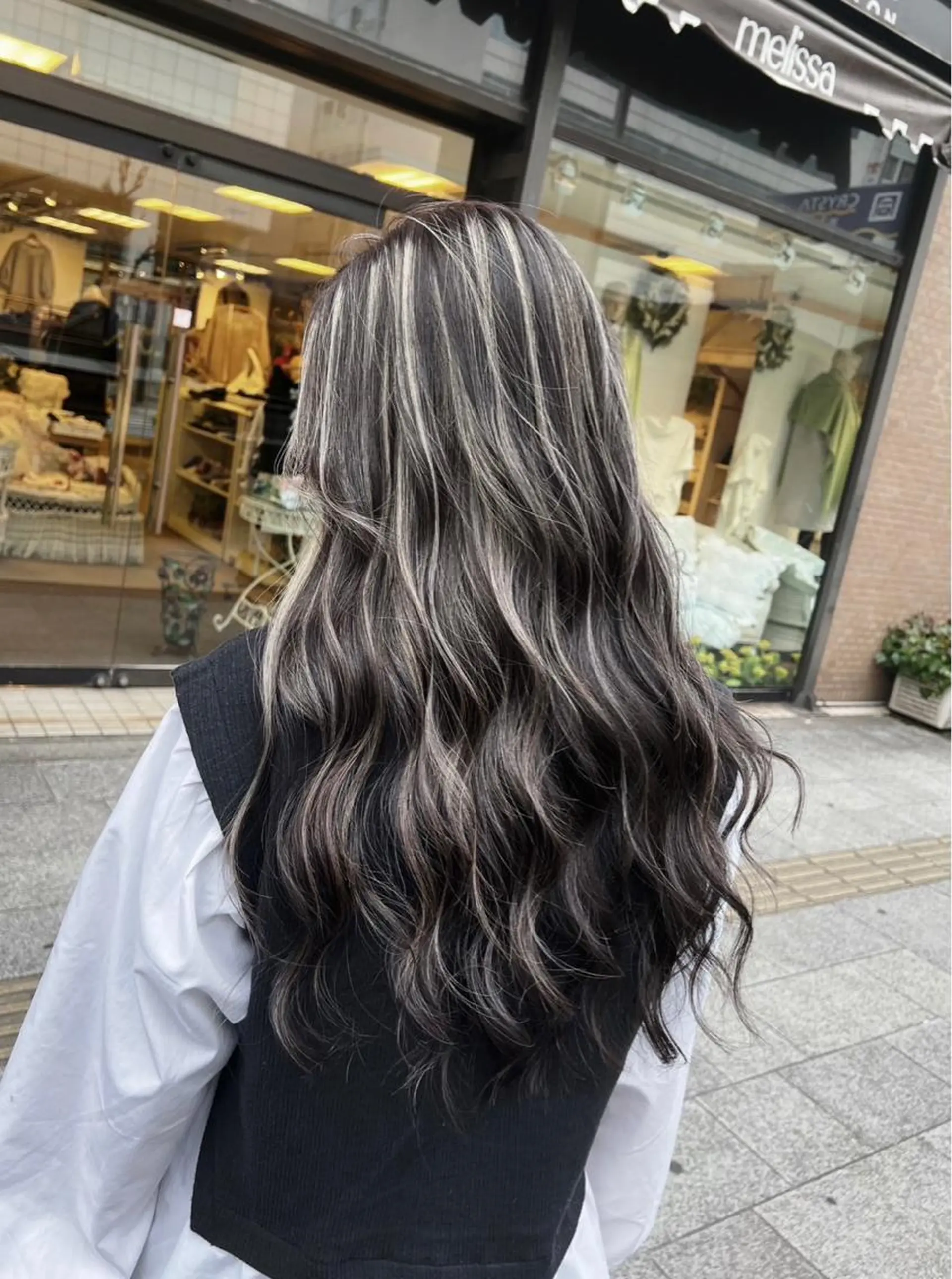 ロング カラー ダークグレー ダークグレージュ グレージュ ハイライトカラー ハイライト ヘアカラー トリートメント ROBIN所属・指名数No.1 /NAOYAのヘアスタイル