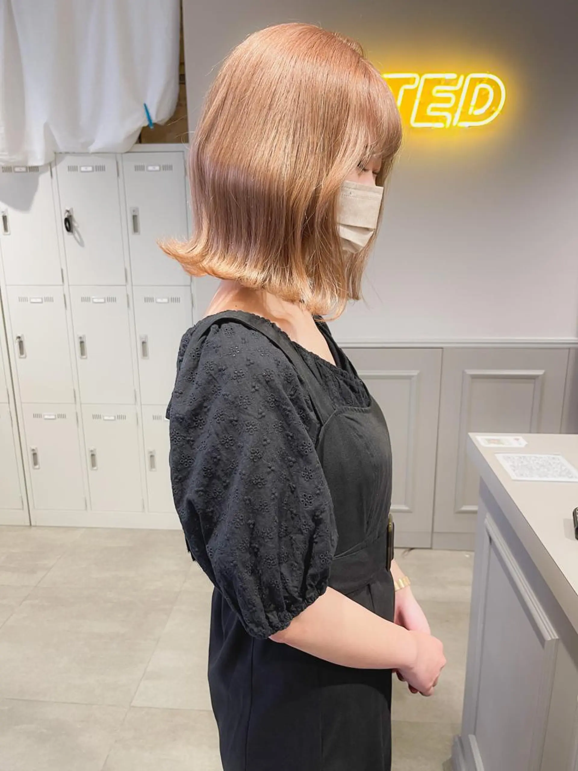 ミディアム カラー ヘアカラー トリートメント ハイトーン×レイヤー カットTAKUMIのヘアスタイル