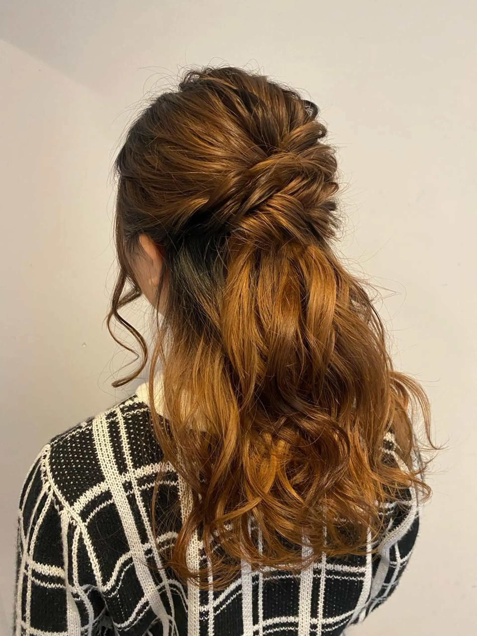 ロング 都筑 莉佳子のヘアスタイル