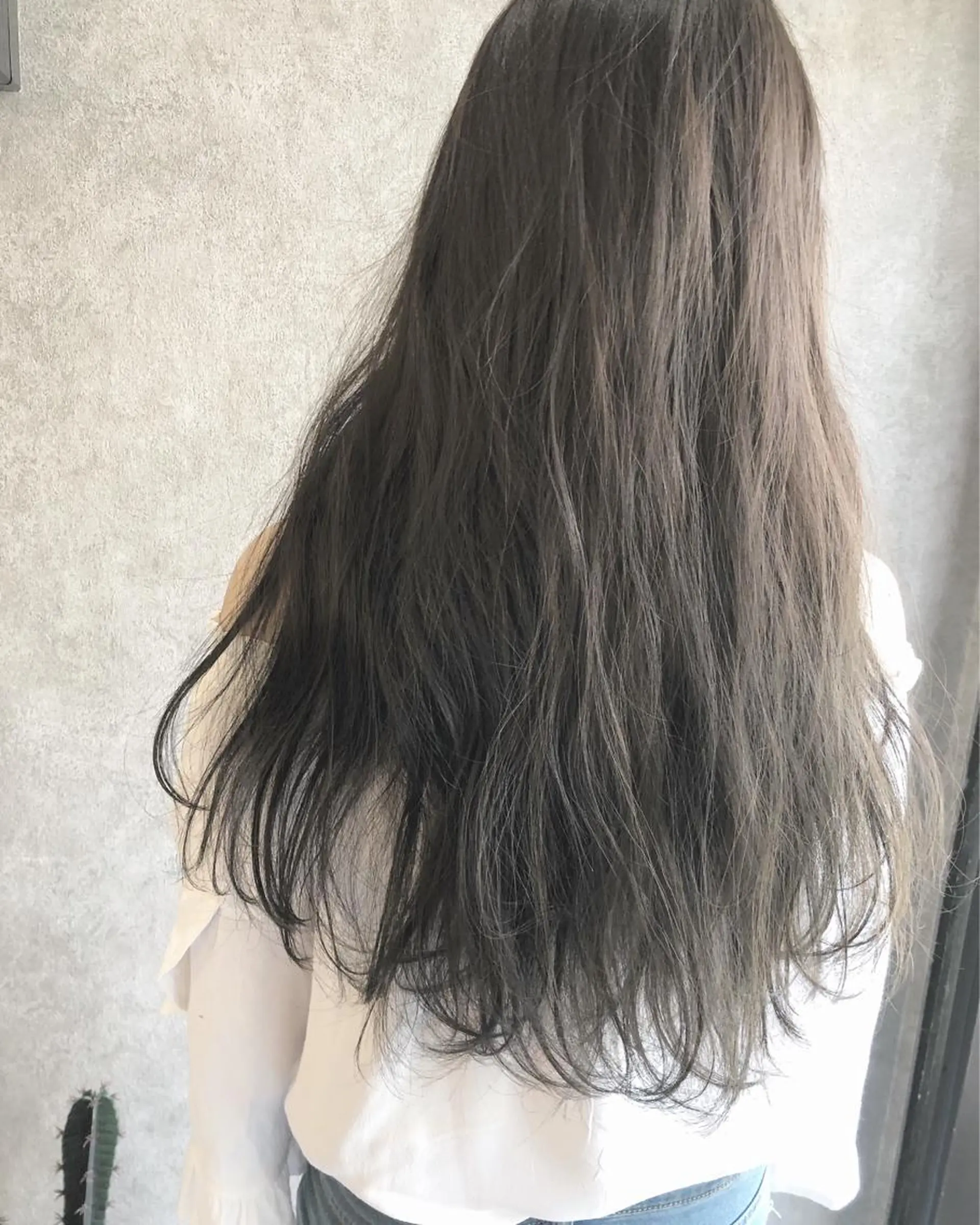 セミロング カラー 顔周りレイヤー/韓国 ブリーチminamiのヘアスタイル