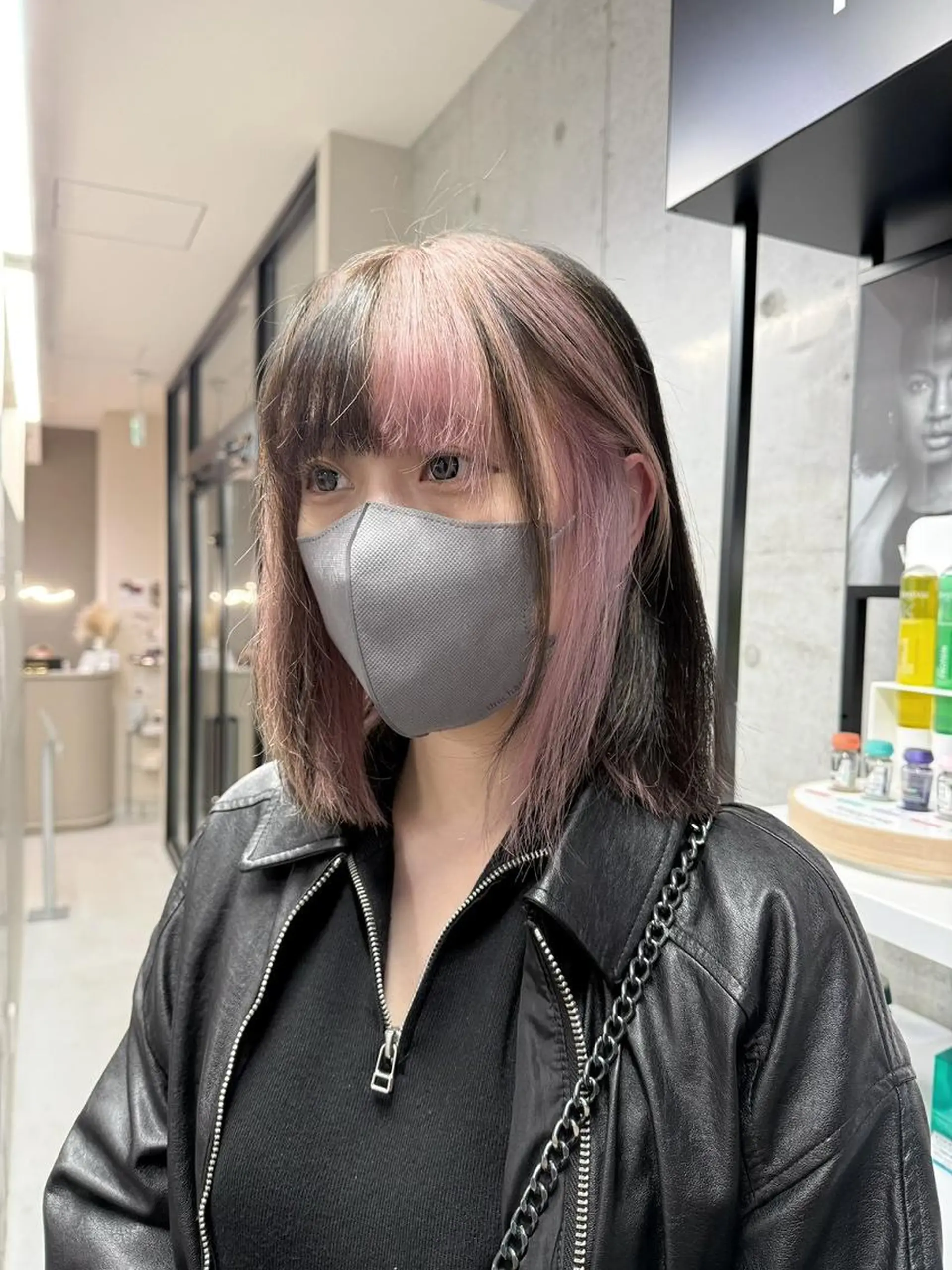 セミロング ヘアカラー ハイトーン×艶カラー 🤍MIZUKIのヘアスタイル
