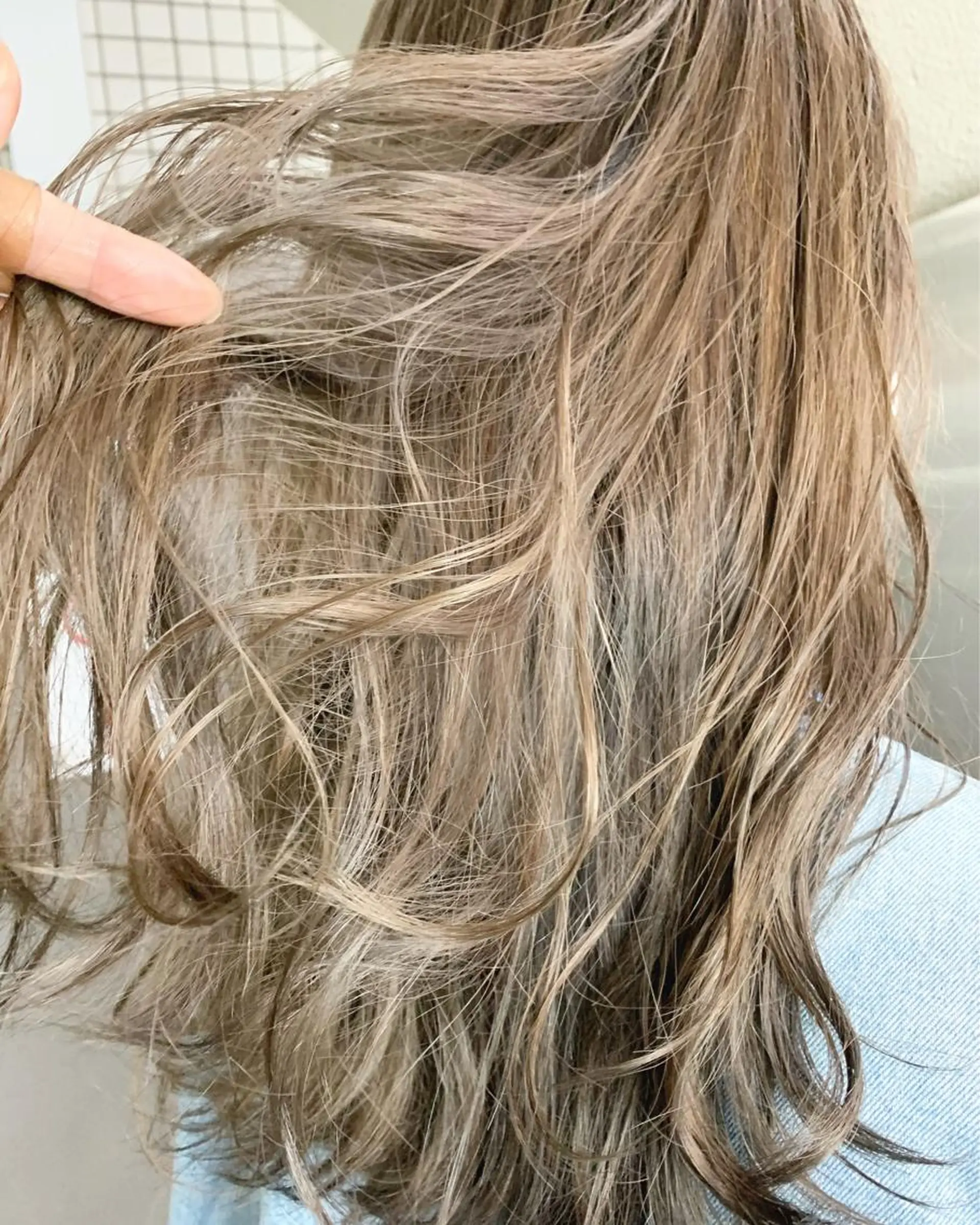 ロング カラー ヘアアレンジ ベージュカラー ブリーチ ミルクティーベージュ 🌿ショート🌿 パーマ🌿淳平のヘアスタイル