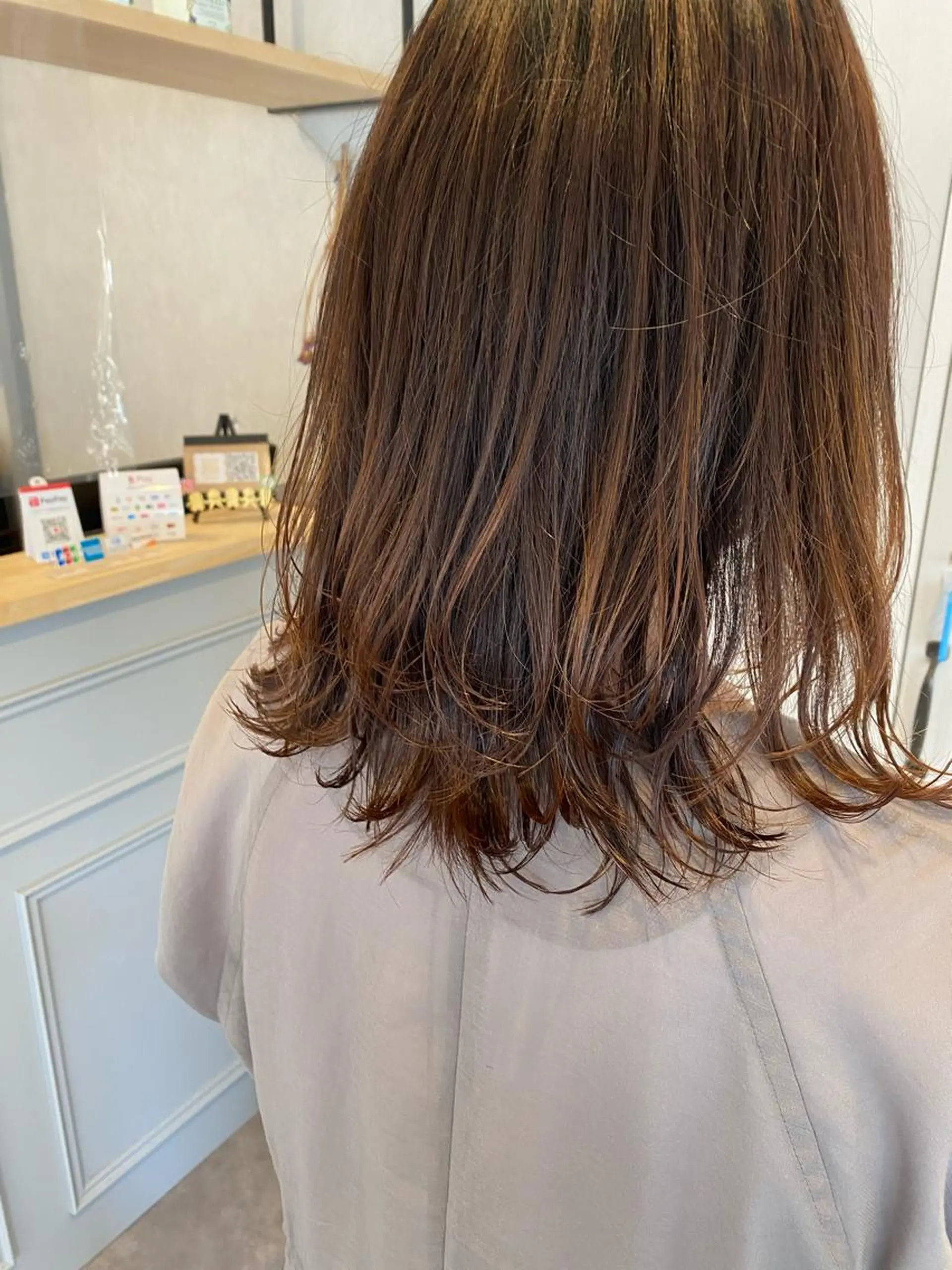 ミディアム ミディアムレイヤー レイヤーカット カット ELLE&SALLY 石野のヘアスタイル