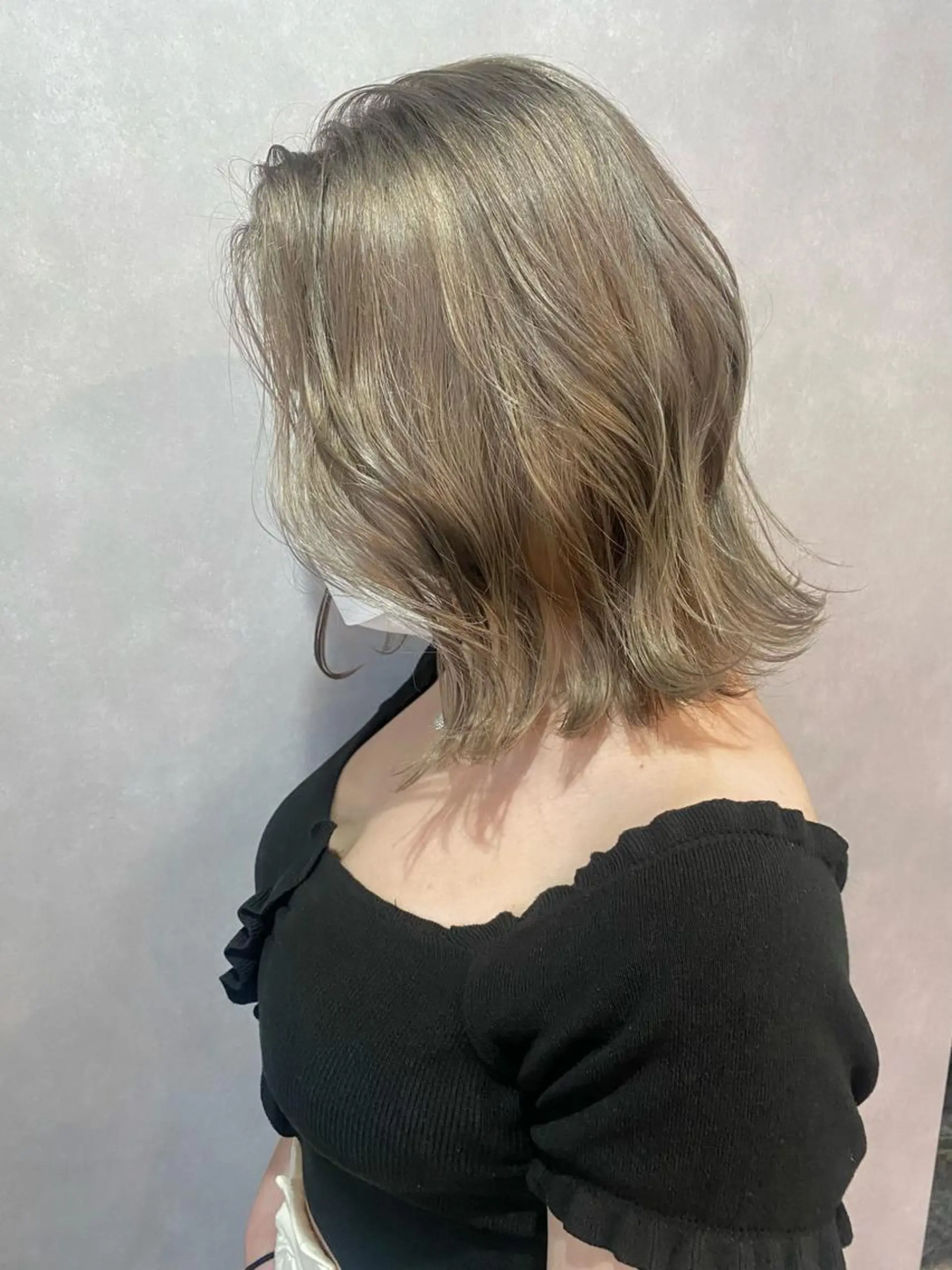 ミディアム カラー ベージュカラー ブリーチ シルバー シルバーベージュ ブリーチ/ハイトーン レイヤー/Maanaのヘアスタイル