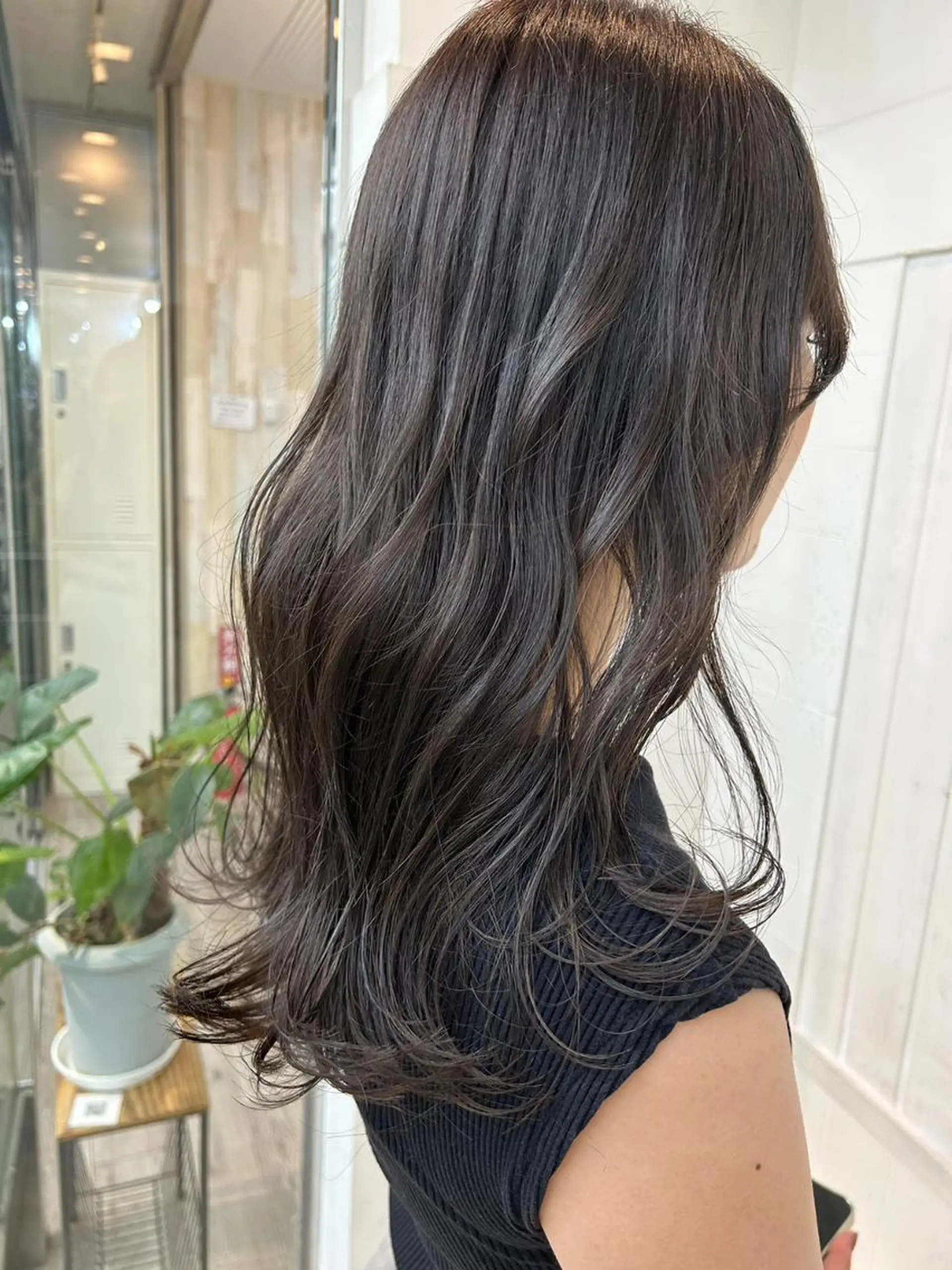 ロング カラー newibelsia 名駅のヘアスタイル