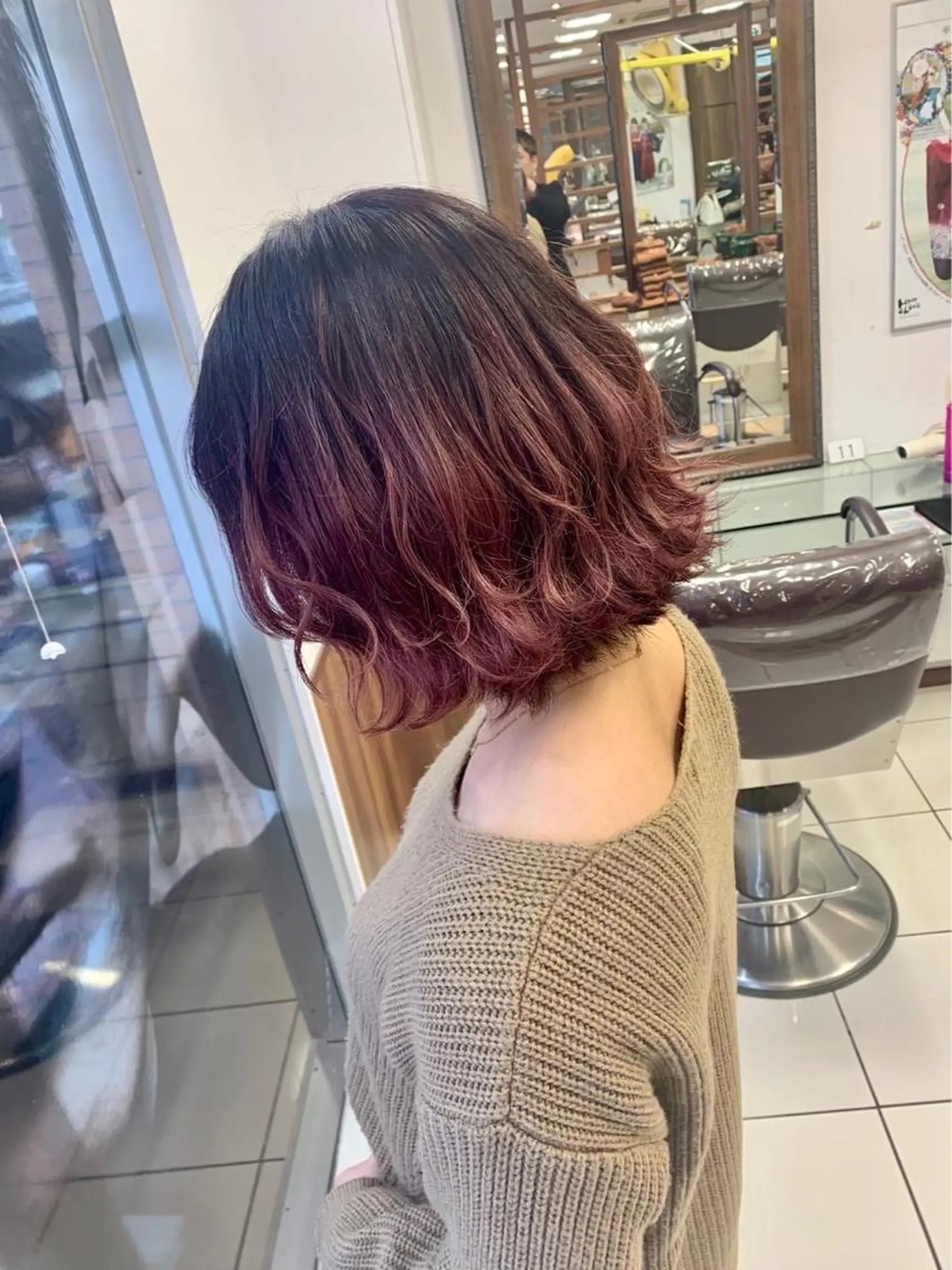 ミディアム カラー ブリーチ グラデーションカラー ボブ ヘアカラー トリートメント 山口 寛生のヘアスタイル