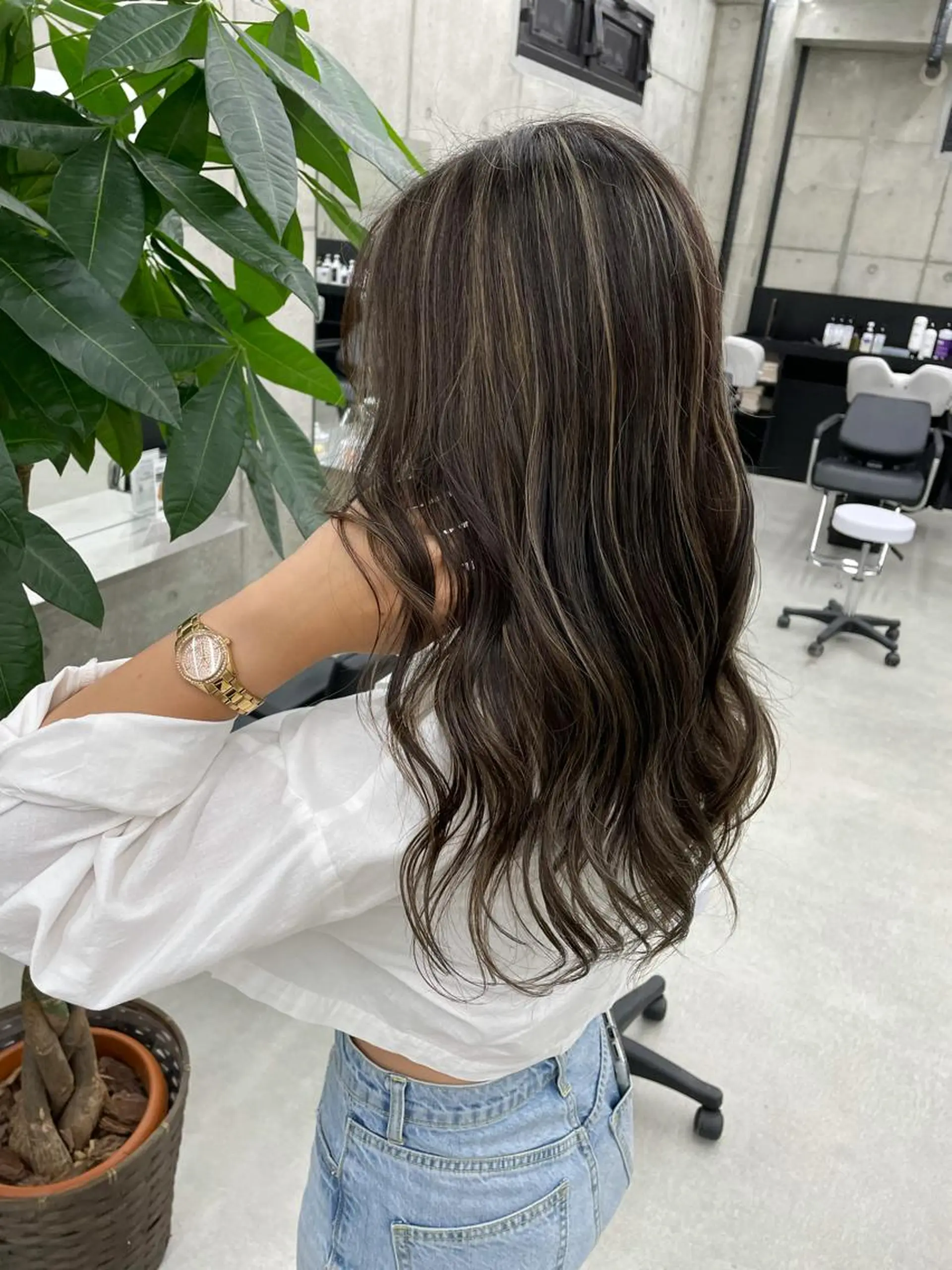 ロング カラー 岡留 愛美のヘアスタイル