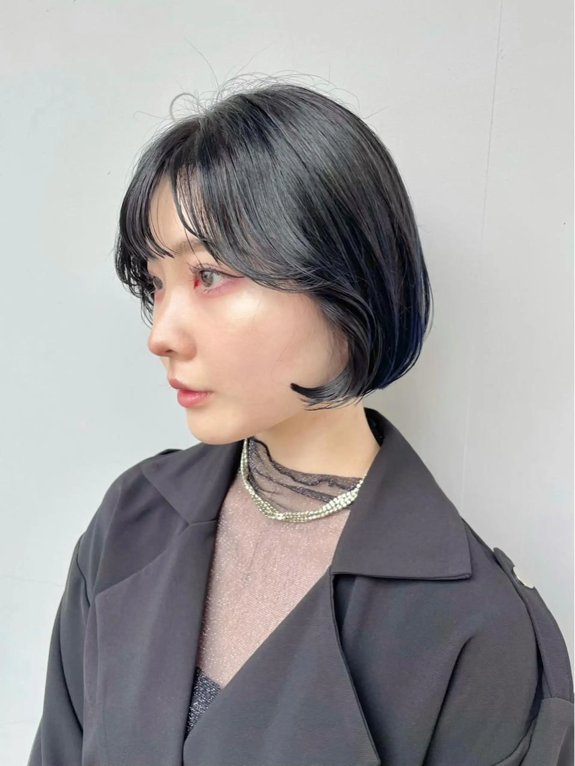 ロング カラー アディクシーカラー 黒髪 ブリーチ ブルーカラー ブルーブラック ヘアカラー トリートメント もにか🌞原宿/渋谷 🌝ブリーチカラーのヘアスタイル