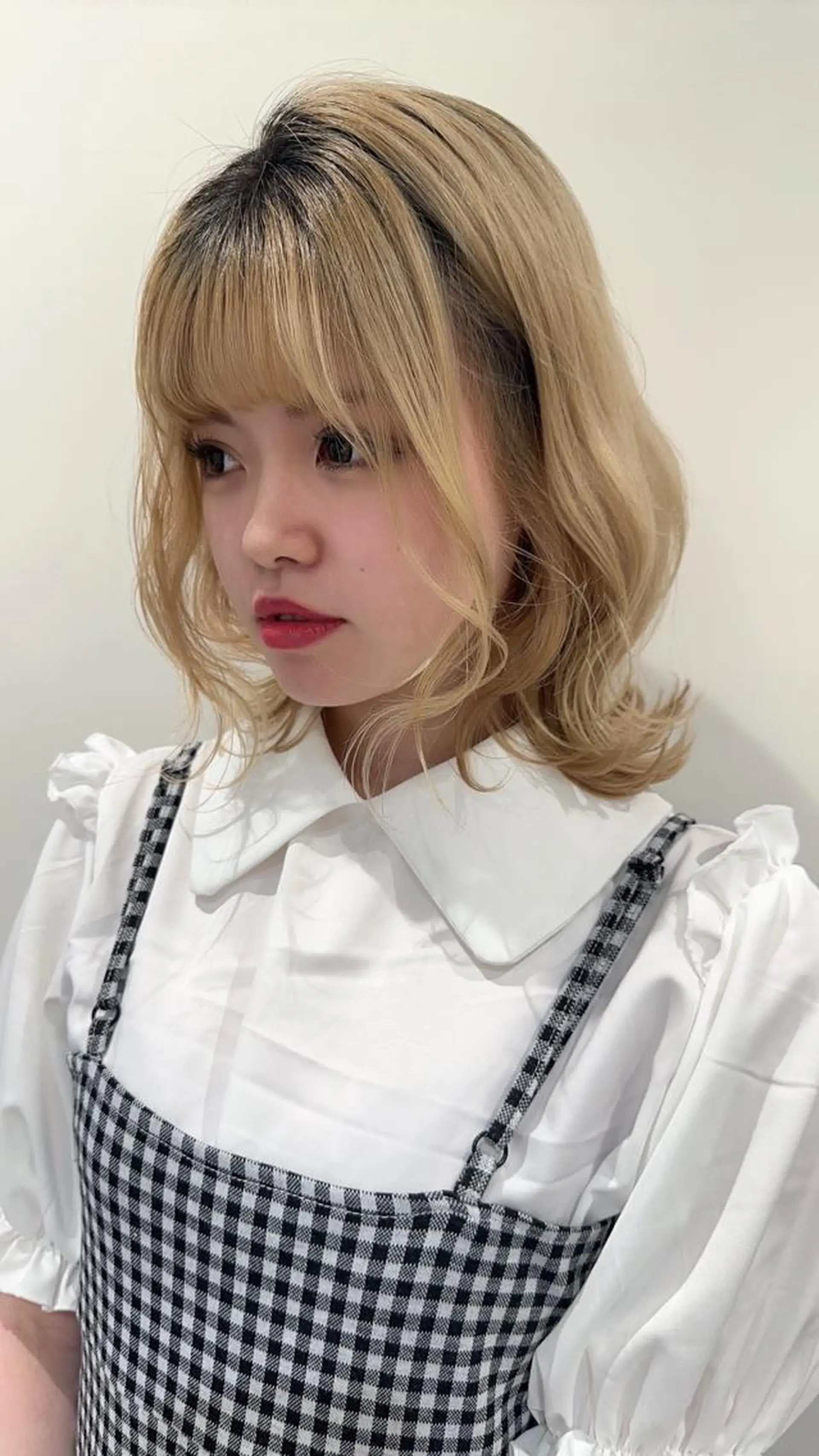 ミディアム カラー カット ヘアカラー 小顔レイヤー/ ベージュ🤍Rieのヘアスタイル