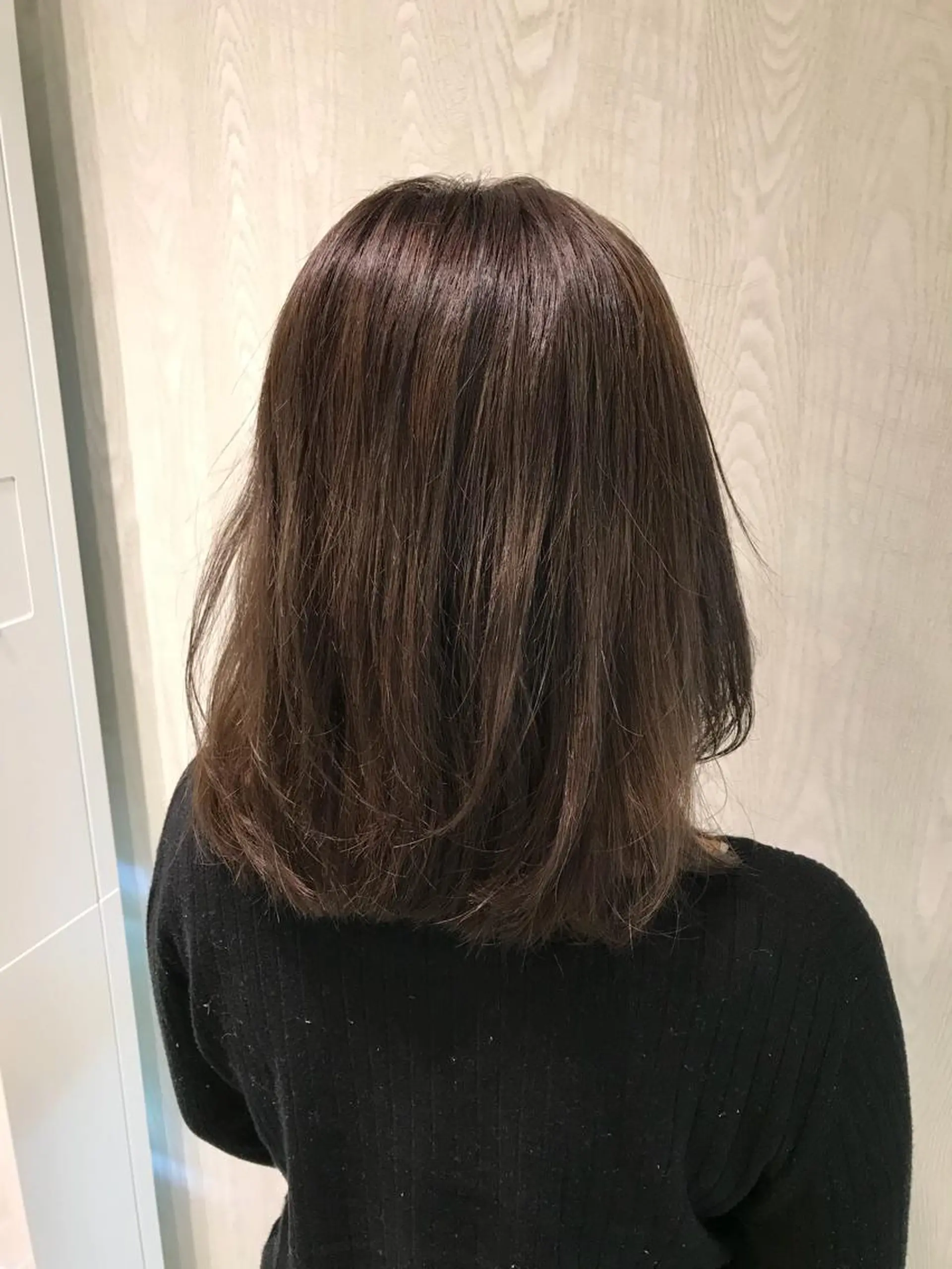 ミディアム カラー ベージュカラー フォギーベージュ イルミナカラー ヘアカラー トリートメント Miru by INCE HAIRのヘアスタイル
