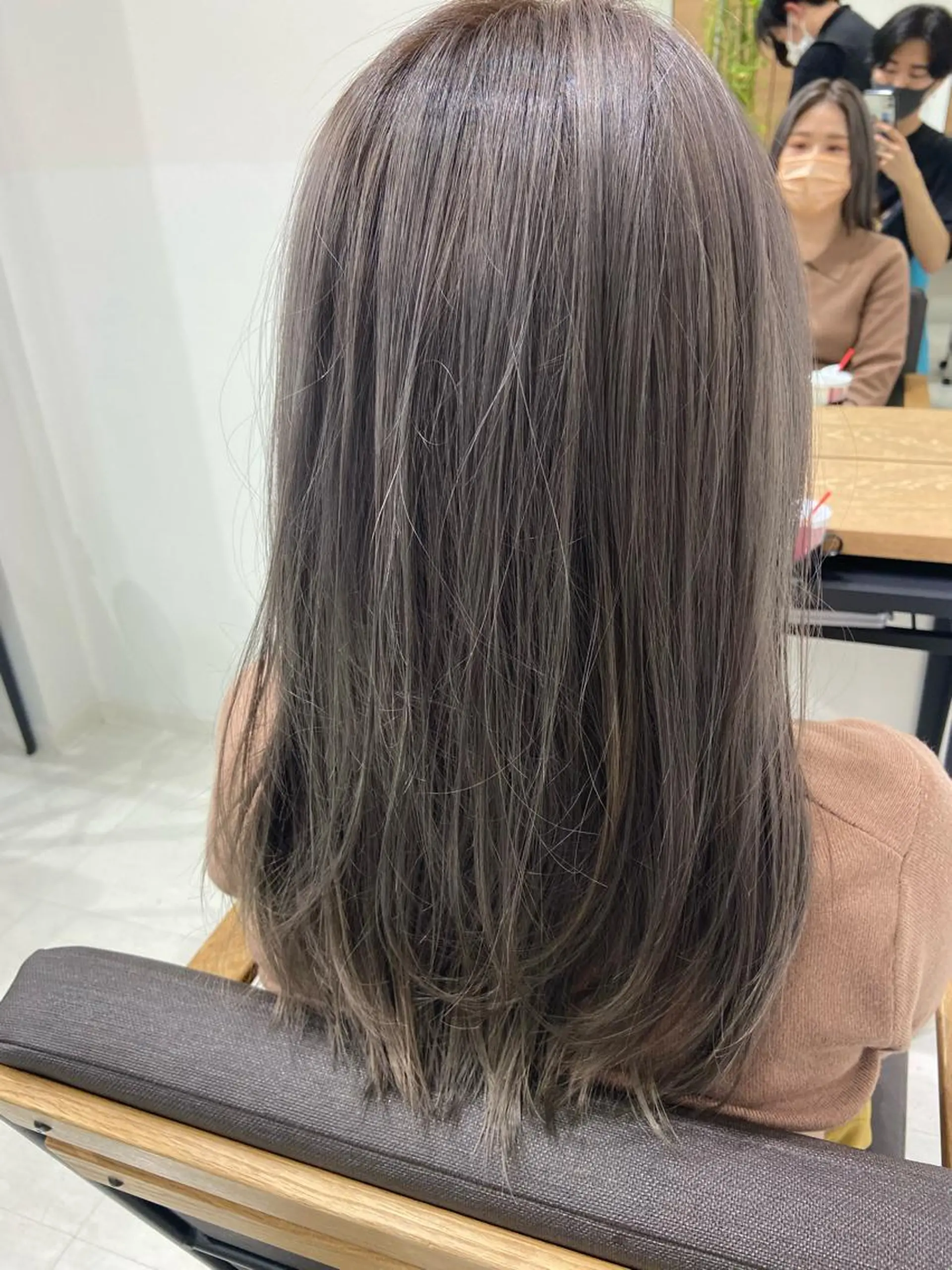 ロング カラー グレージュ シルバー シルバーグレージュ 吉野椋哉 札幌大通りのその他イメージ