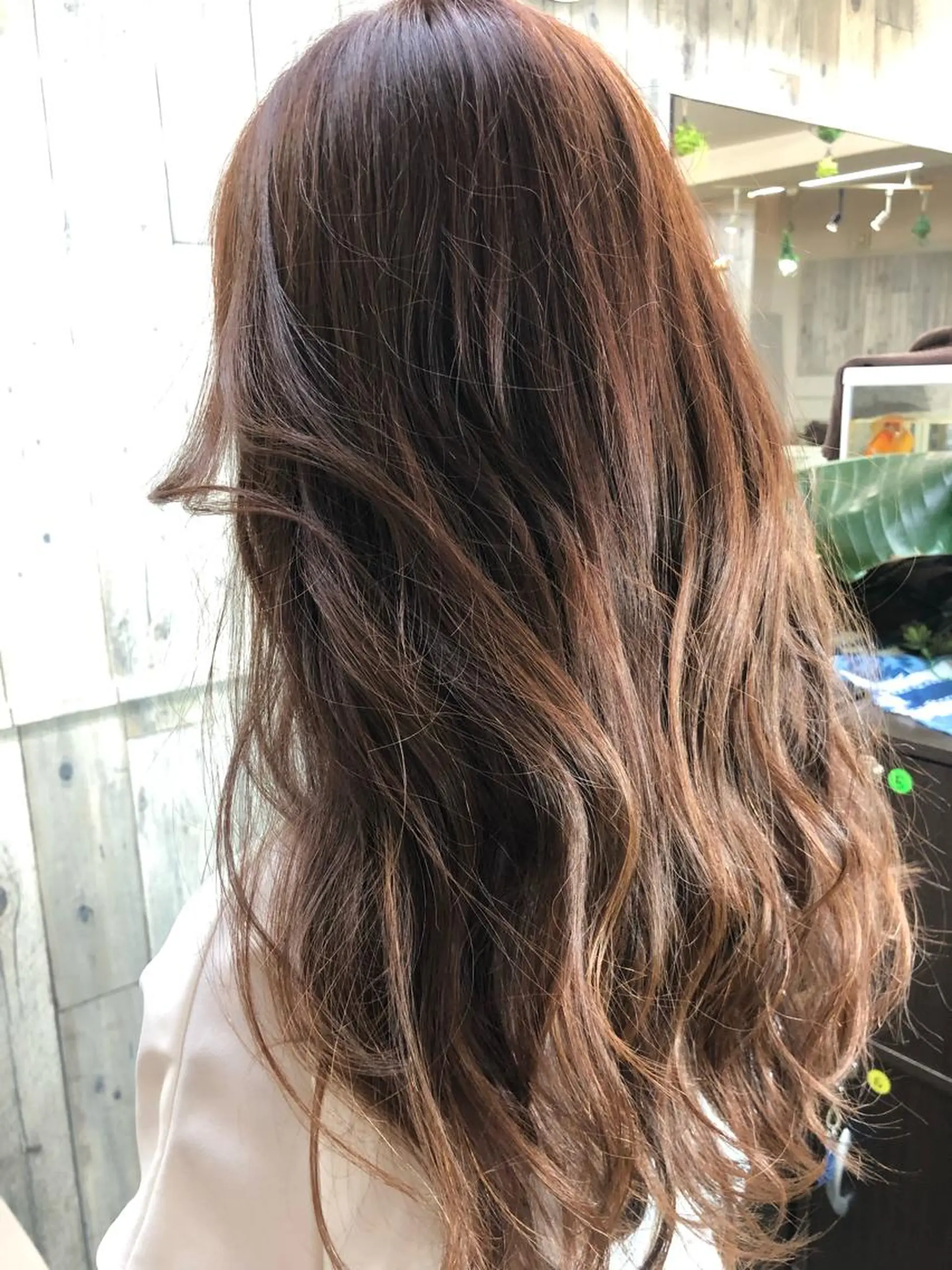 ロング 吉野 瑳桜のヘアスタイル