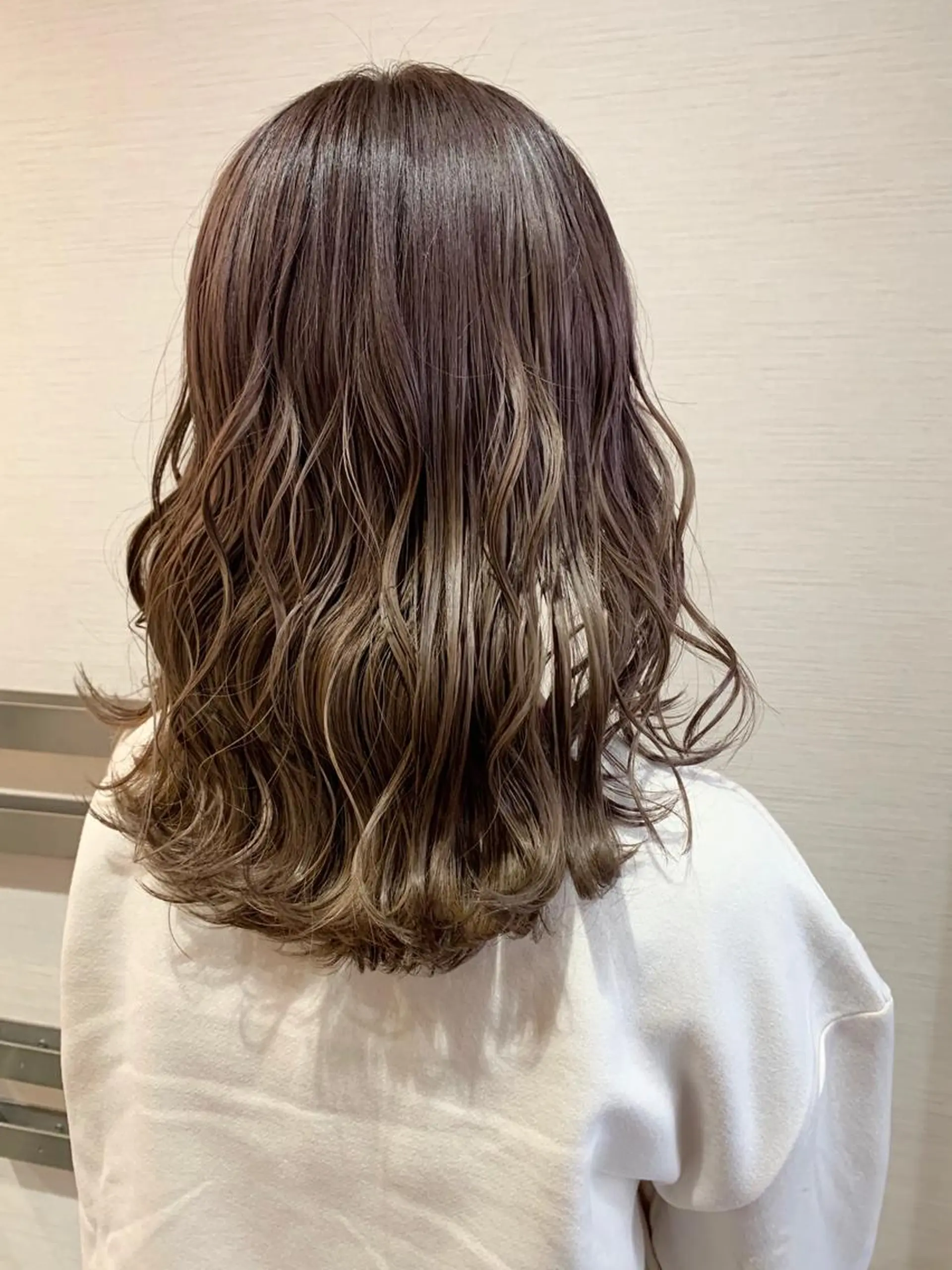 ミディアム カラー ヘアカラー トリートメント 蓮見  友里のヘアスタイル