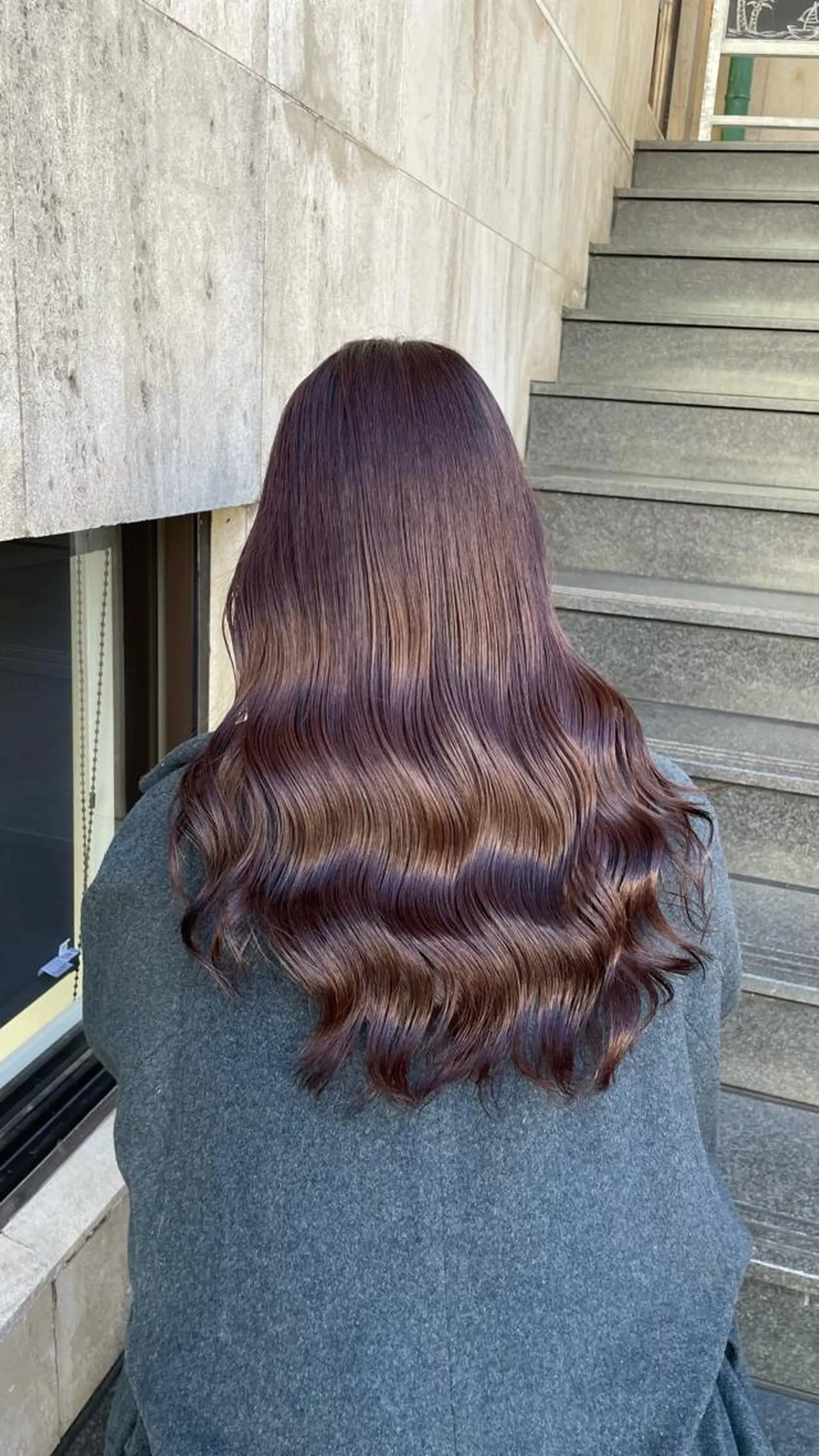 セミロング カラー ミヤザキ タクトのヘアスタイル