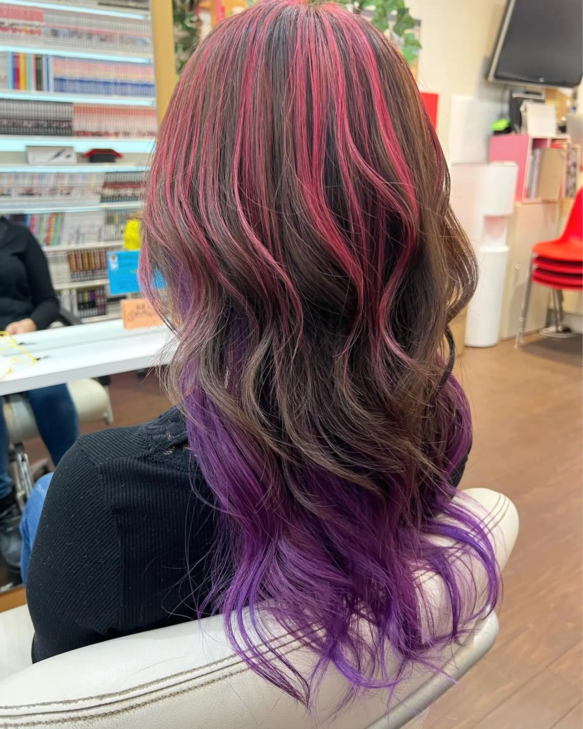 ロング カラー ハイライトカラー ピンクカラー ハイライト ロング ウルフカット ヘアカラー まさき✂︎ブリーチ／ デザインカラーのヘアスタイル