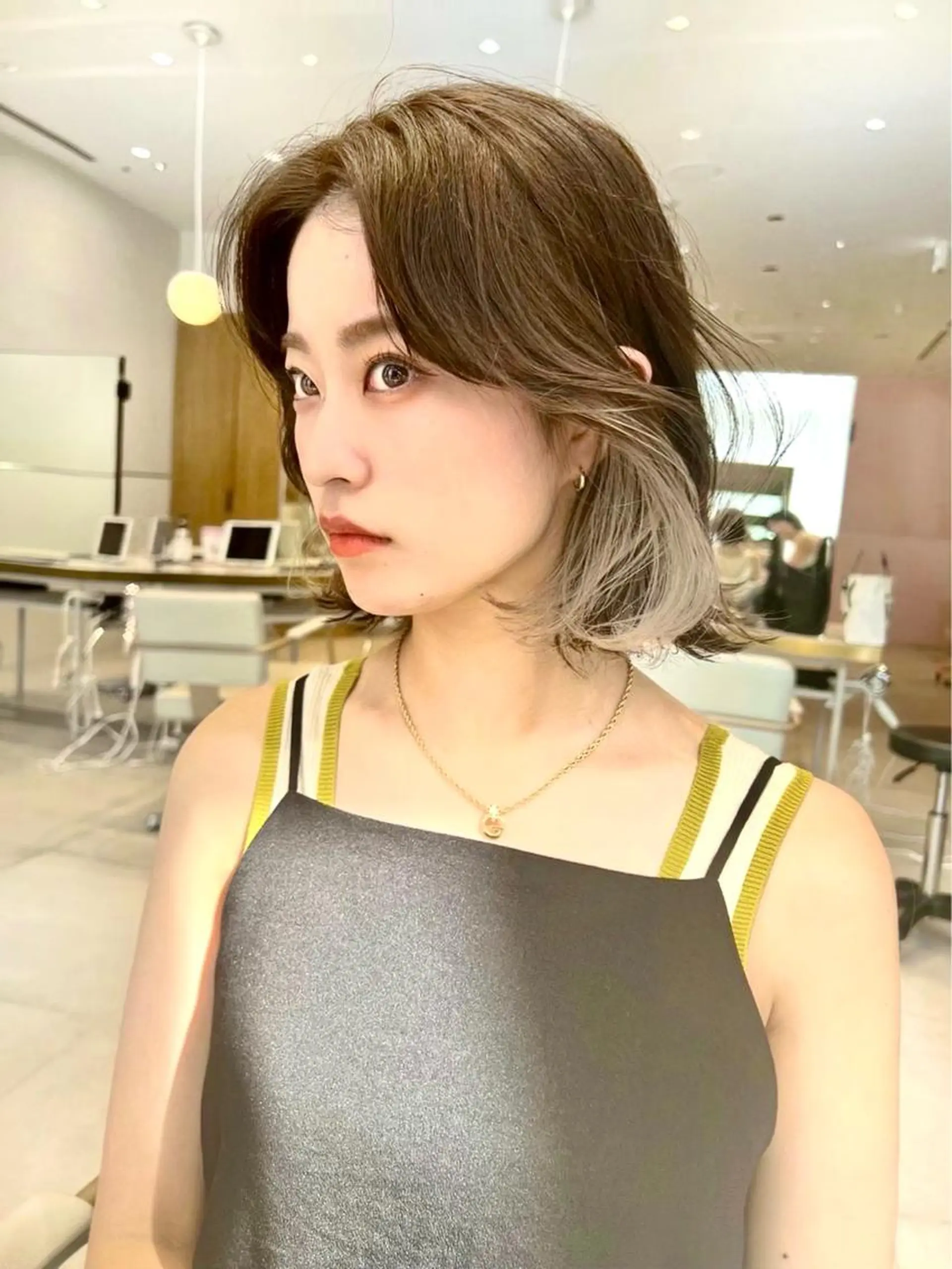 ミディアム カラー ベージュカラー 透明感カラー グレージュ ボブ カット ヘアカラー トリートメント レイヤー専門家 ダブルカラー修のヘアスタイル