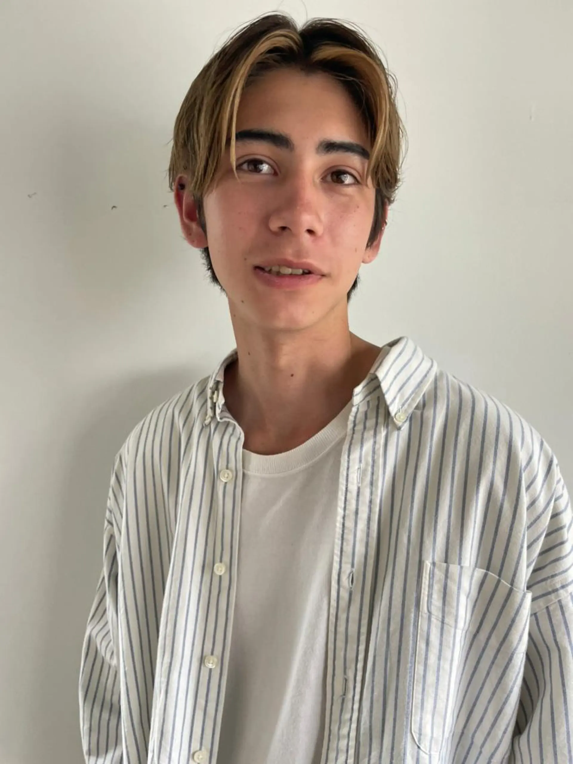 ショート メンズ パーマ メンズブリーチ メンズハイライト メンズインナーカラー エギョモリ 天使の羽バング・フェザーバング カット パーマ CEINE＋ officialのヘアスタイル