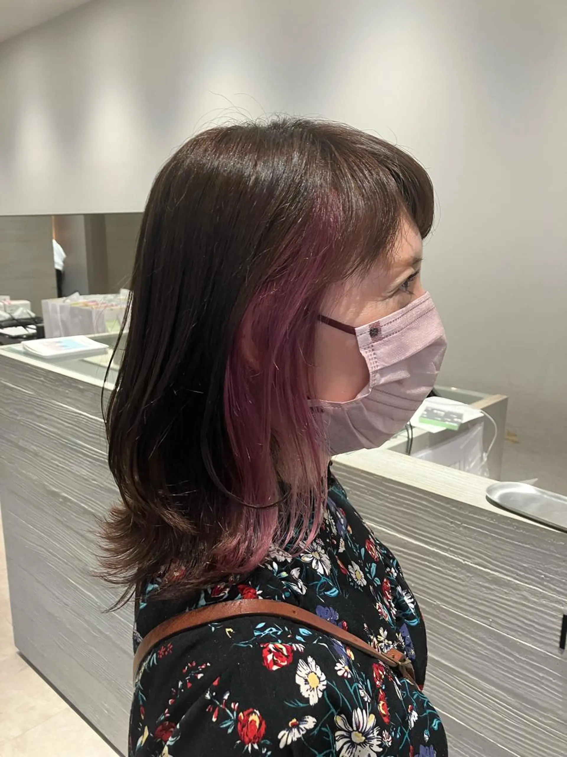 ミディアム カラー ブラウンカラー カシス ピンクカラー サキ🤍ハイトーン 🩰くびれ巻きヘアのヘアスタイル