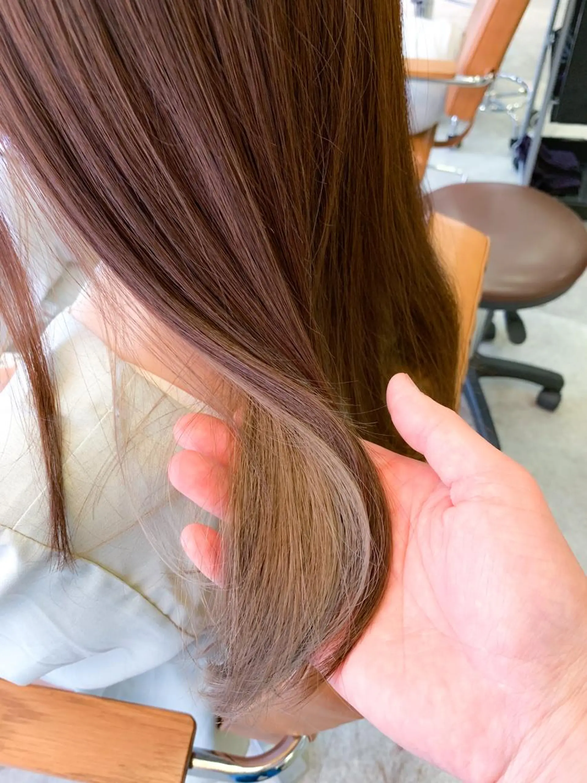 セミロング カラー セミロングパーマ アッシュ ブリーチ ケアブリーチ 透明感カラー モリシュンスケ /レイヤー/髪質改善のヘアスタイル