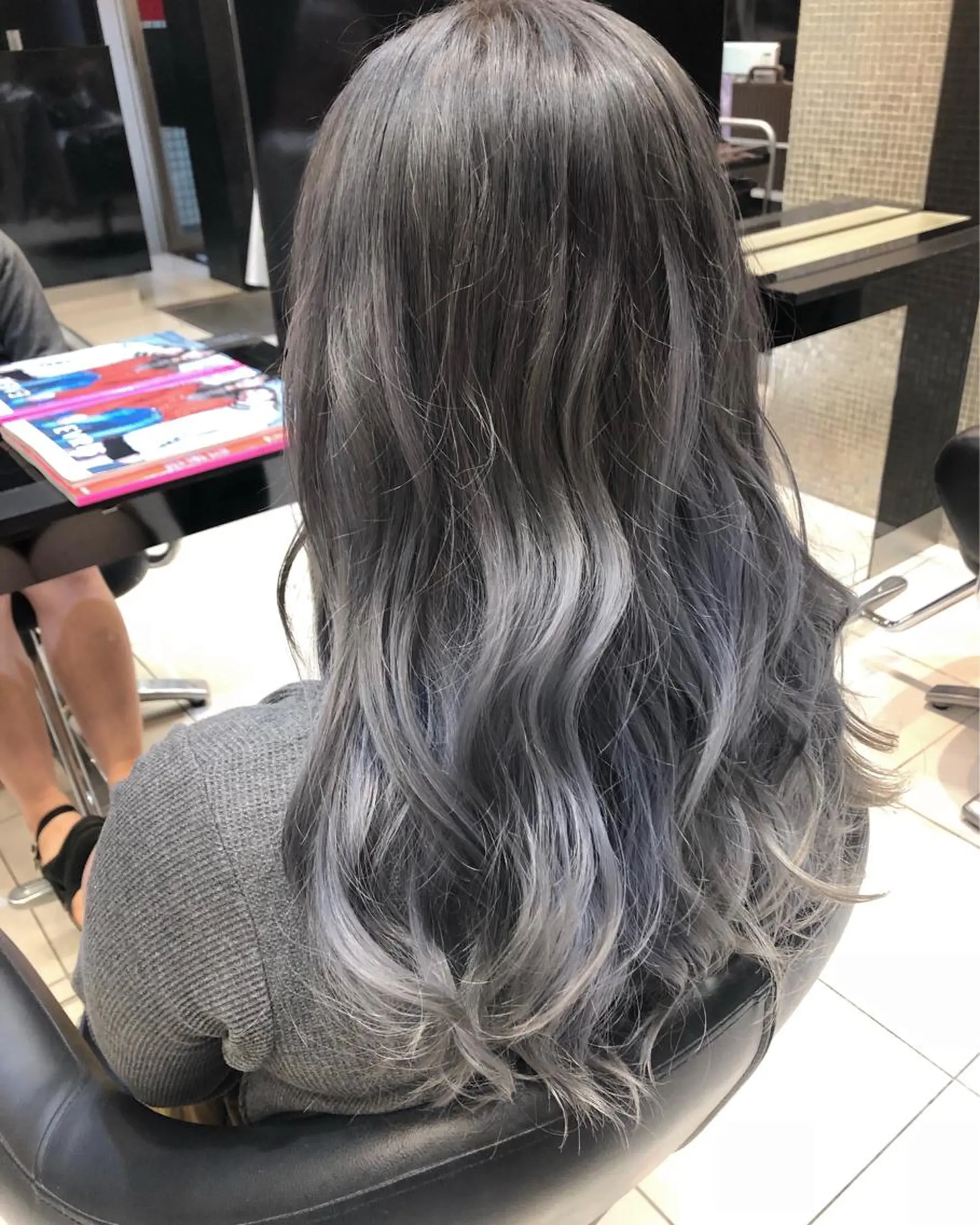 ロング カラー グラデーションカラー パープルカラー 女性リピ90%🍨 🩷佐藤みずきのヘアスタイル