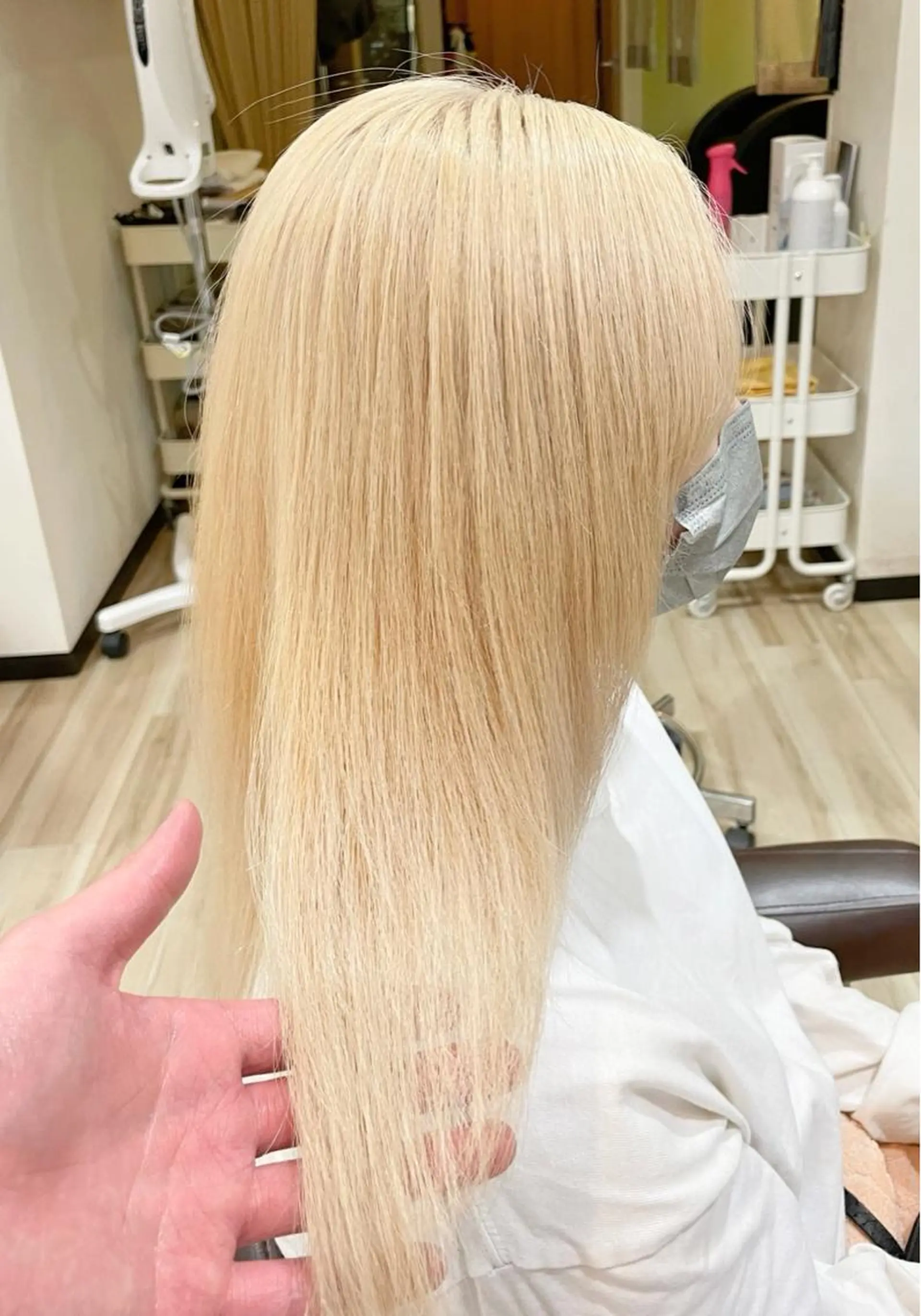 セミロング カラー 🌈派手髪ハイトーン 🌈鈴木亮太🌈のヘアスタイル