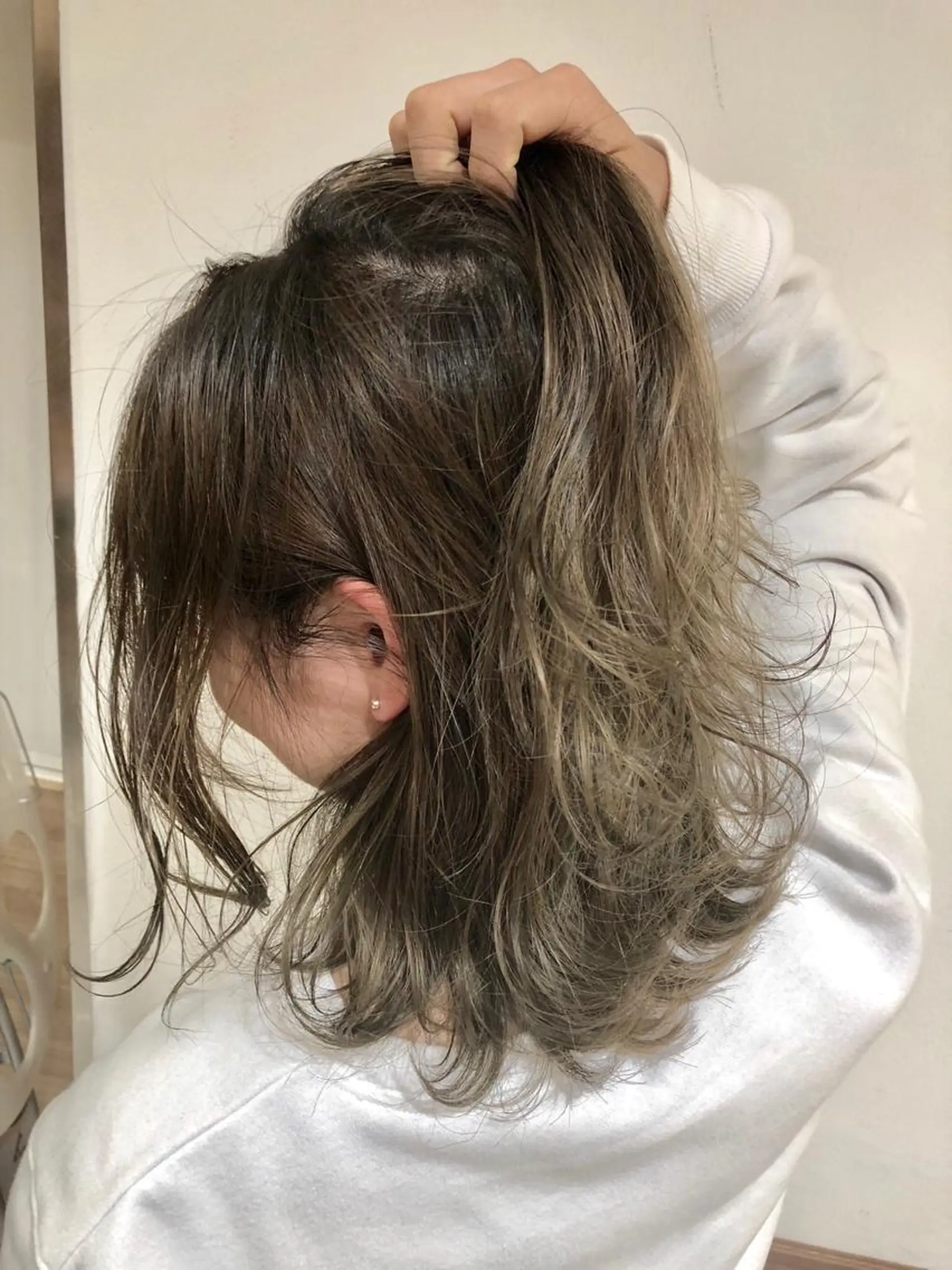 ミディアム カラー グレージュ ヘアカラー トリートメント tuki yokohama所属・店長 小池アキトのヘアスタイル