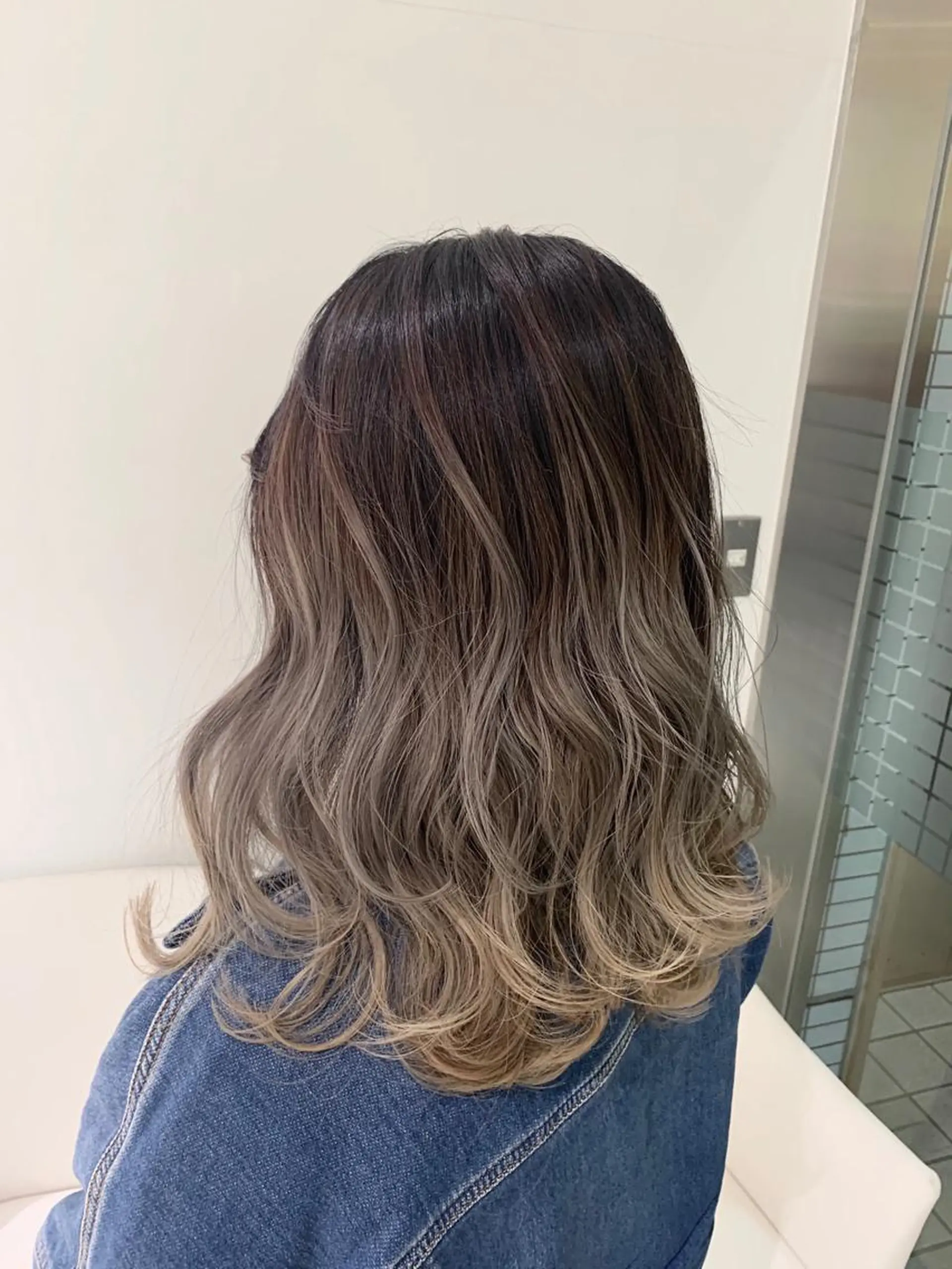 セミロング カラー バレイヤージュ レイヤーカット カット ヘアカラー N° jillva ♦️川端裕司♦️のヘアスタイル