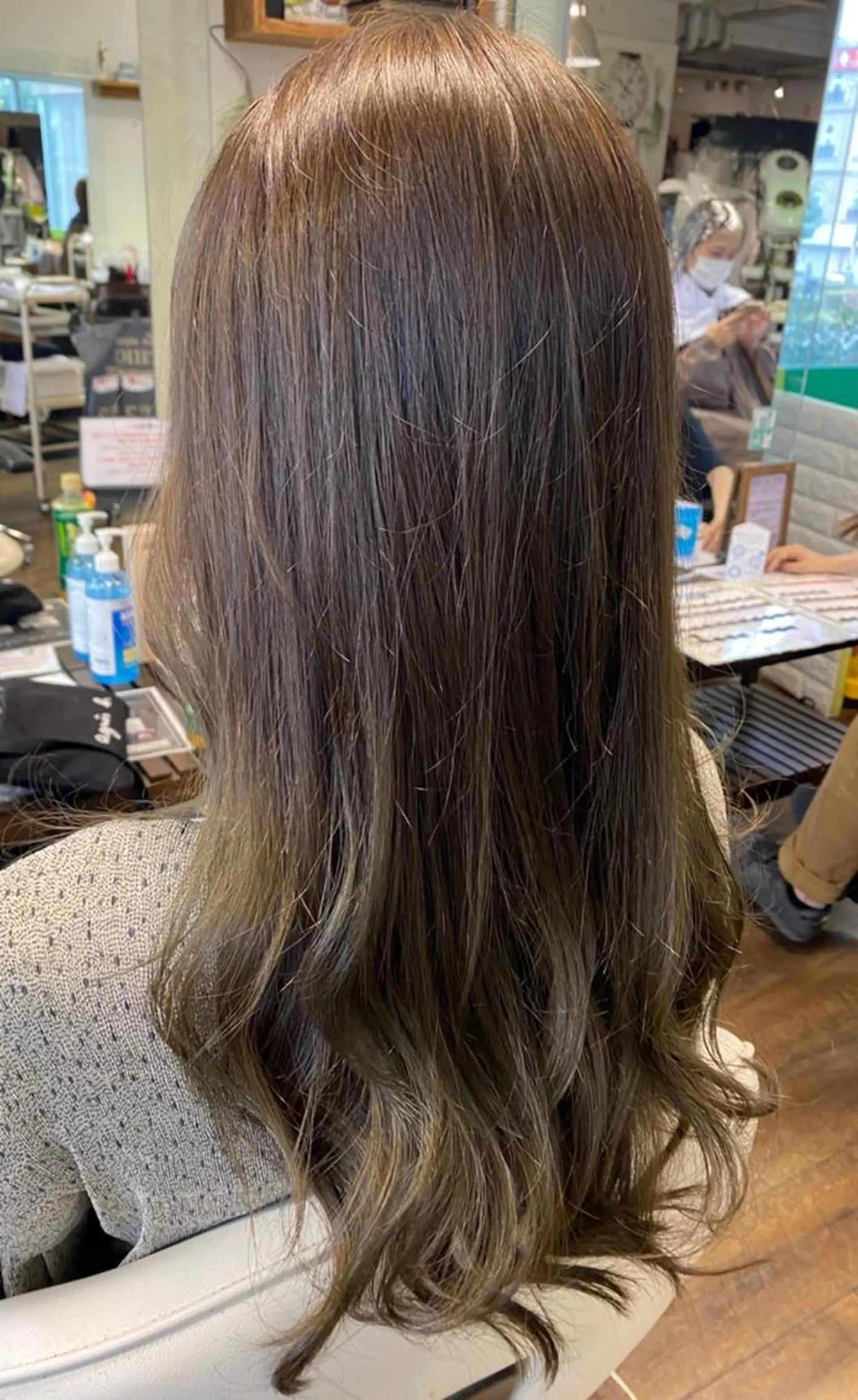 ロング カット ヘアカラー 藤田  紀子のヘアスタイル