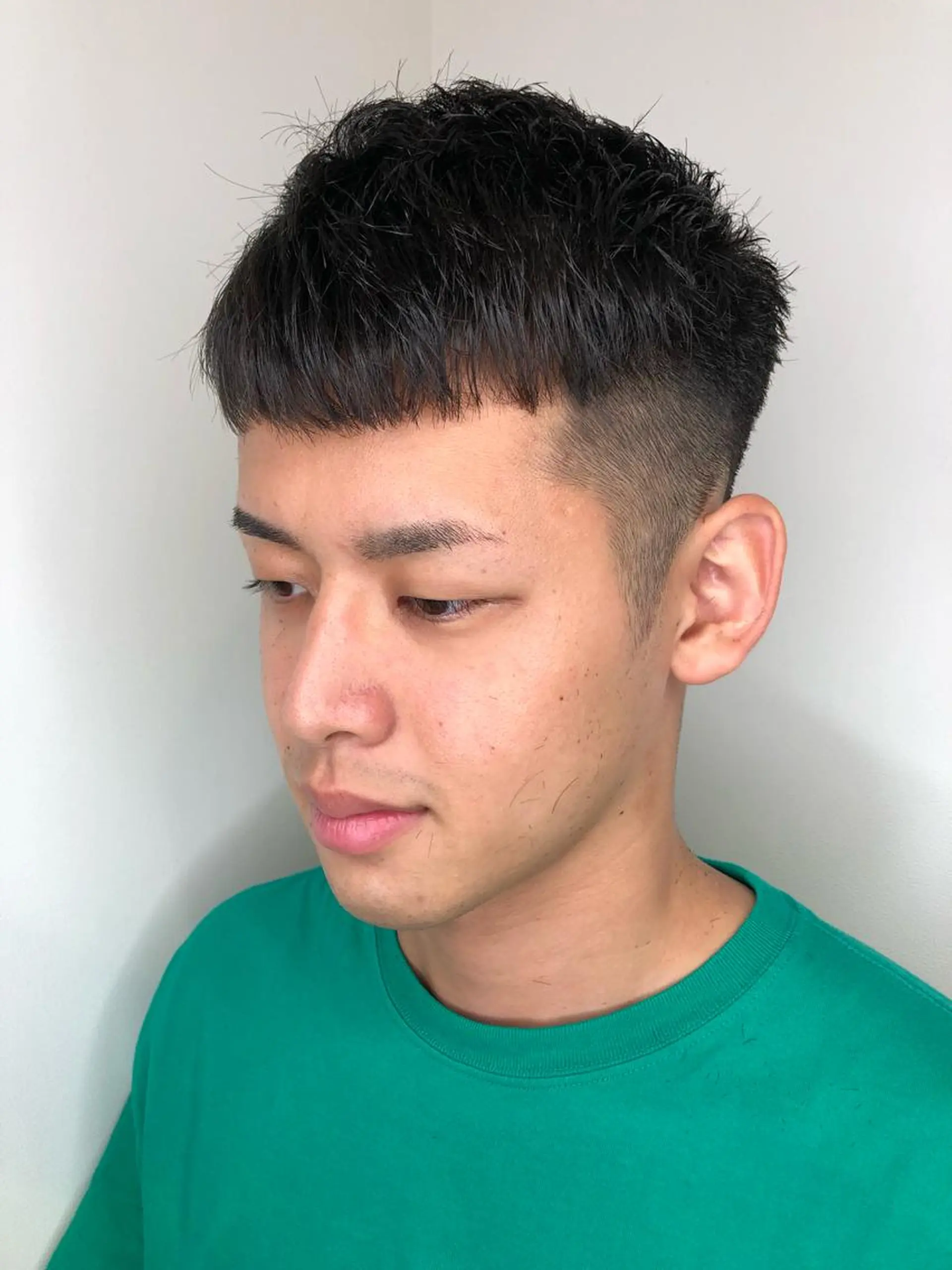 ショート メンズ メンズデザインカット メンズハイライト デザインカット 外国人風カラー ハイライト メンズヘア特化 崎田 成人のヘアスタイル