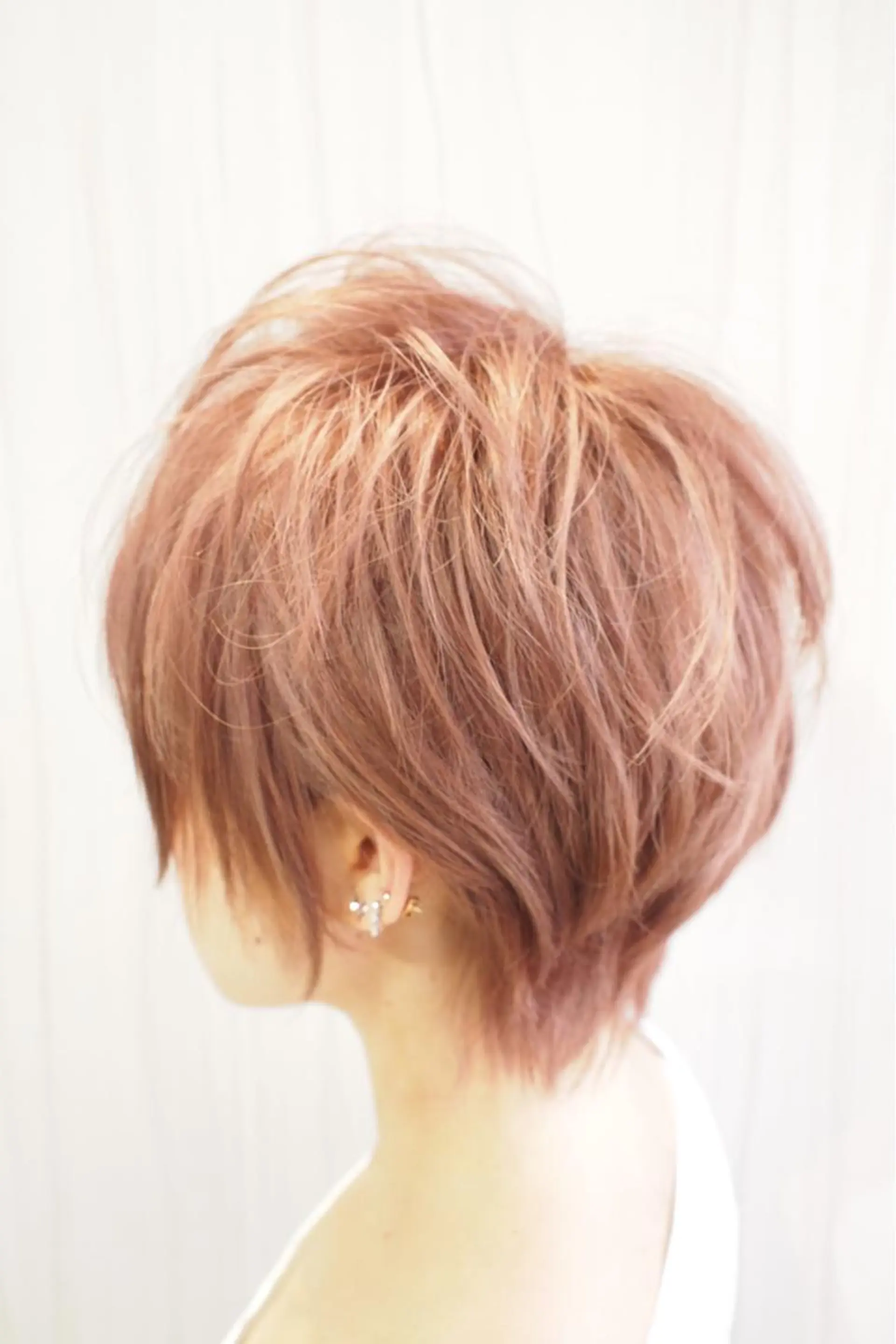 ショート レイヤーカット ヘアーレスキューカプラ所属・坂 直樹のヘアスタイル