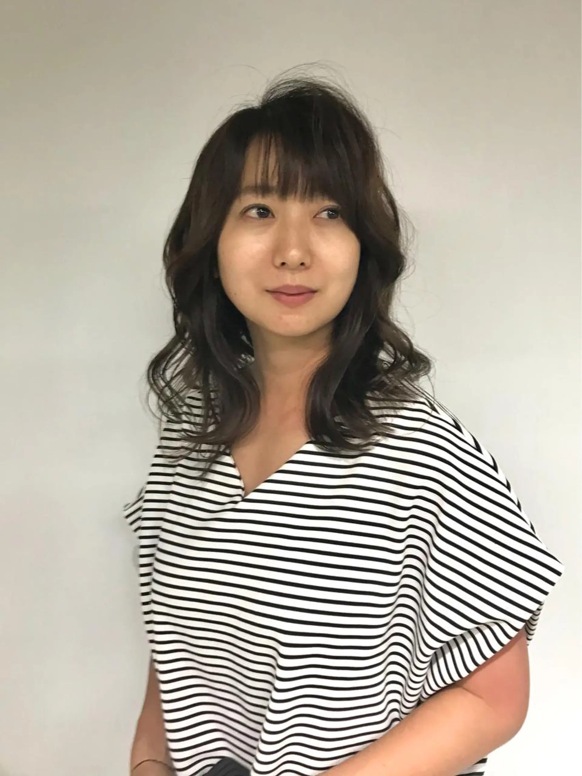 ミディアム カラー KOOKI スティードトーキョーのヘアスタイル