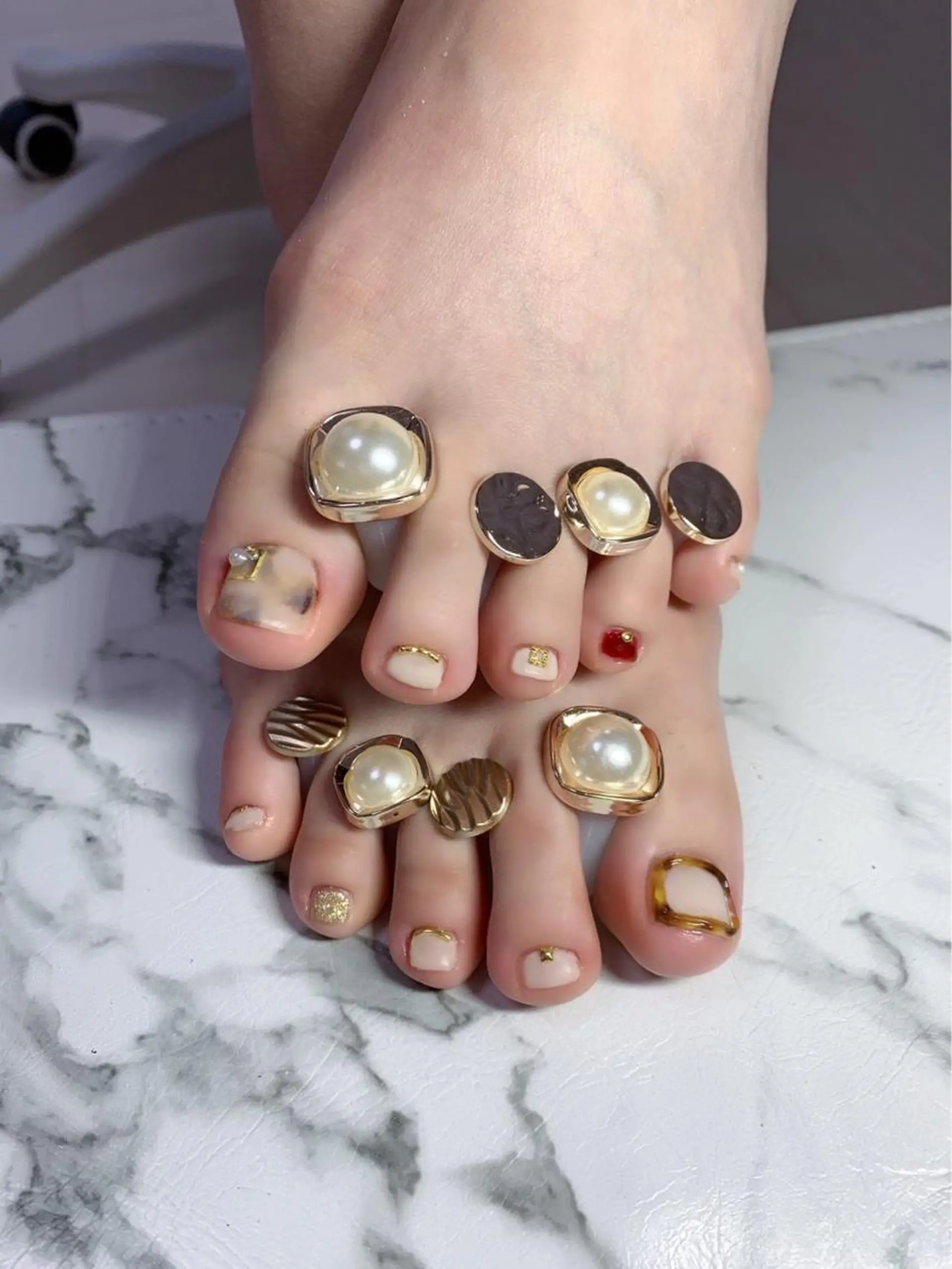 ネイル アニマル柄 アートネイル べっ甲ネイル フットネイル 持ち込み フットネイル x.1.0.nail ♡Cのネイルデザイン