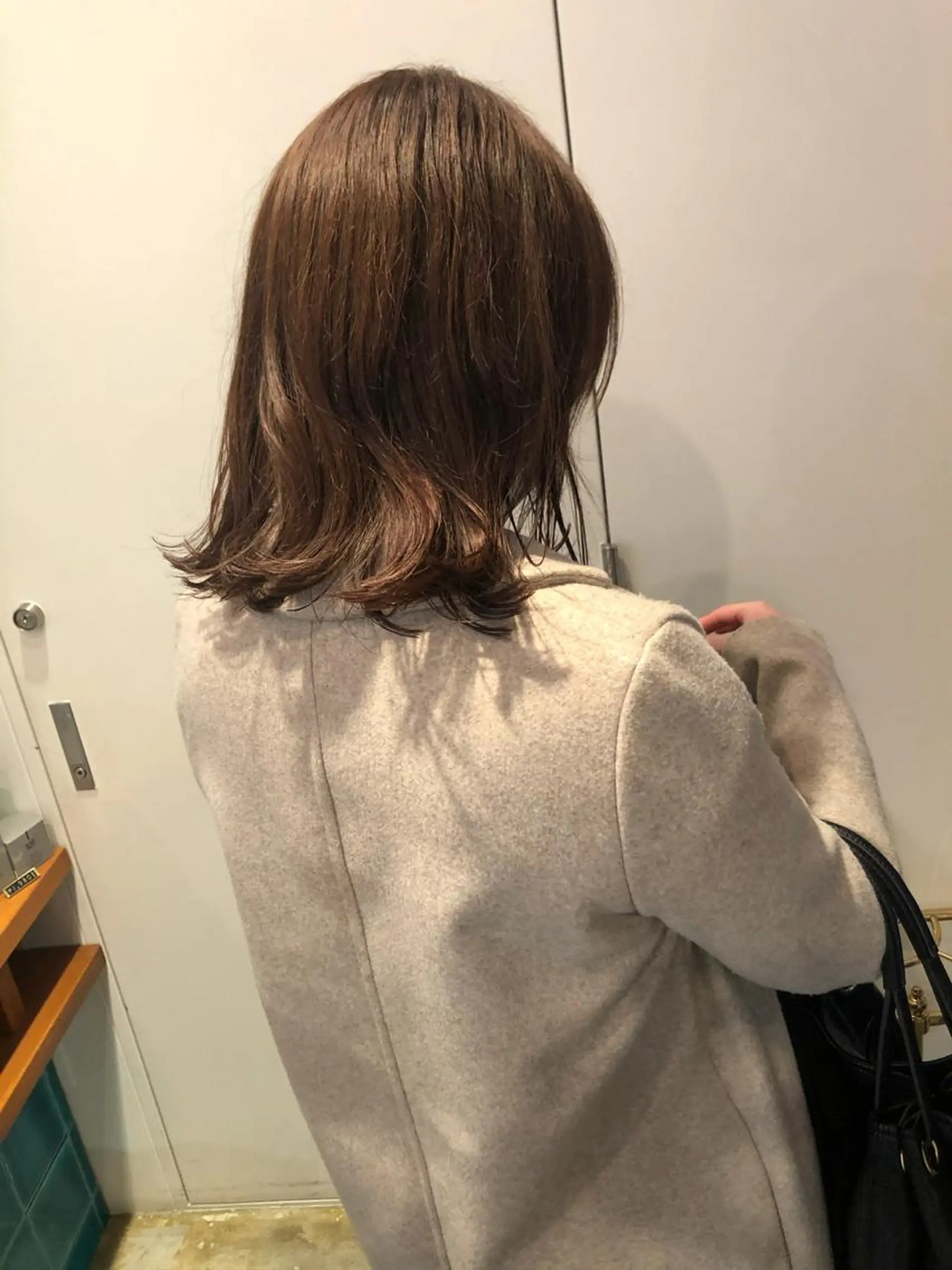 ミディアム カラー カット ヘアカラー トリートメント MIOベージュカラー 柔らかいカラーのヘアスタイル