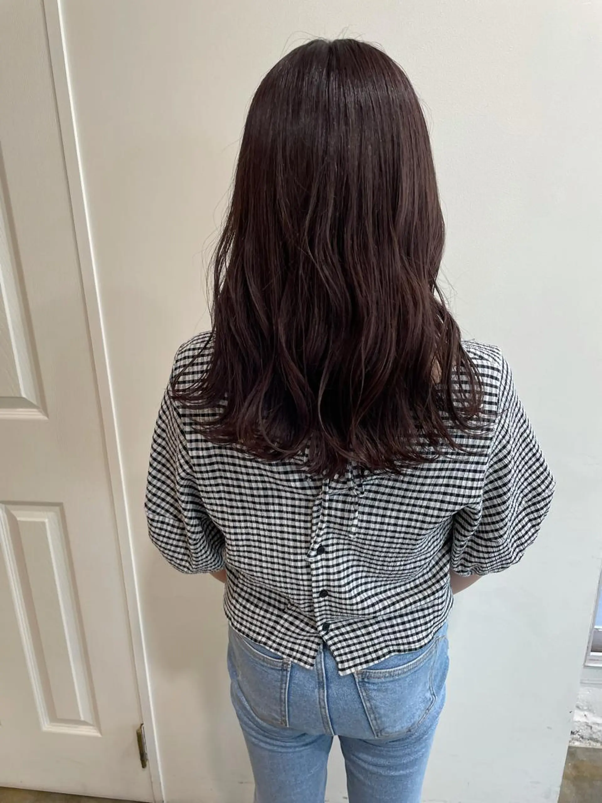 セミロング カラー ブリーチ ブラウンカラー レイヤーカット MIOベージュカラー 柔らかいカラーのヘアスタイル