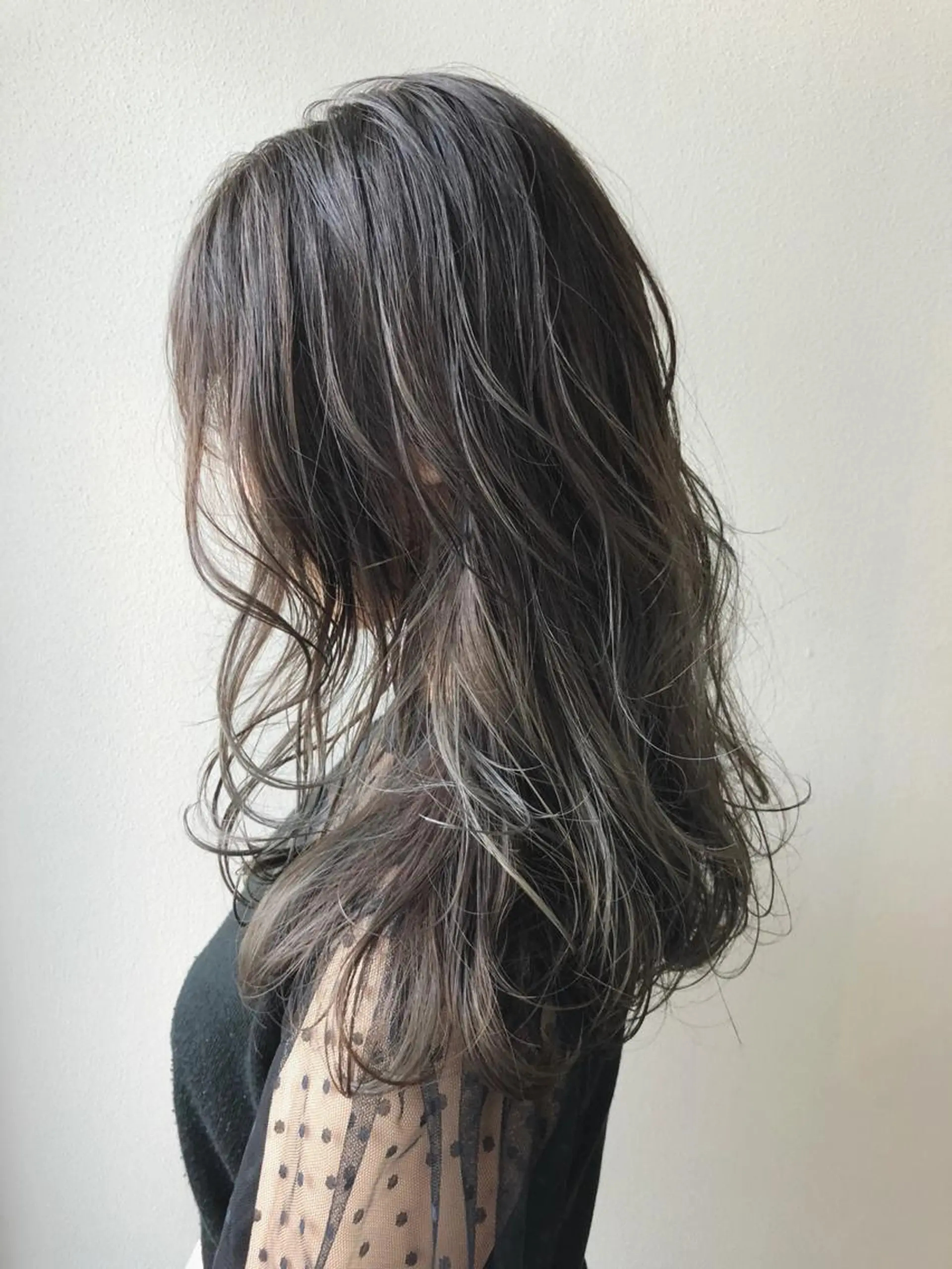 セミロング アッシュ アッシュグレー アッシュグレージュ 外国人風カラー ハイライト カット ヘアカラー peige 斉藤✨大人ヘアー✨のヘアスタイル