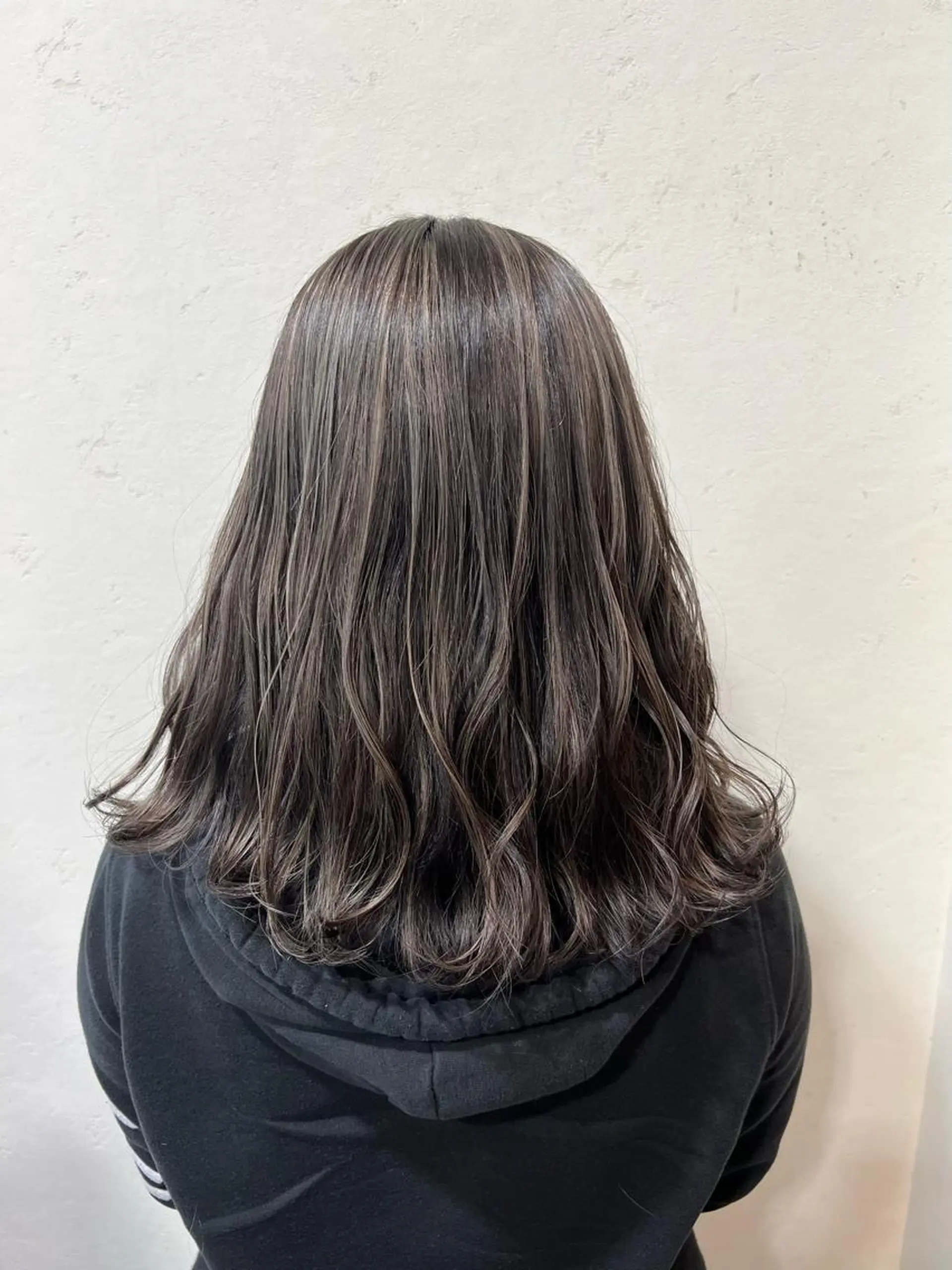 セミロング カラー カット ヘアカラー トリートメント mana .のヘアスタイル