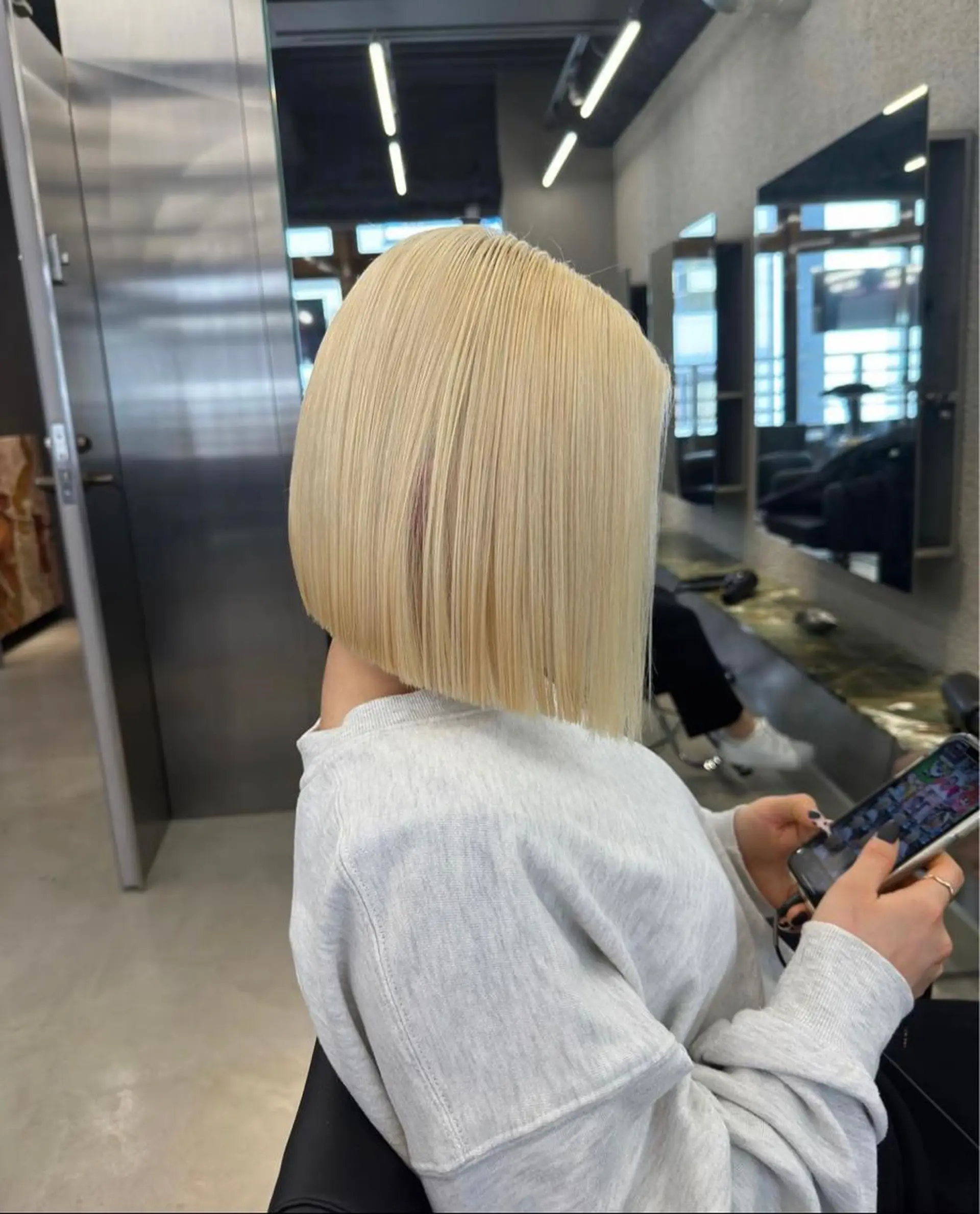 ミディアム カラー ブリーチ レイヤーカット トリートメント ハイトーン/ ブリーチ/縮毛矯正のヘアスタイル