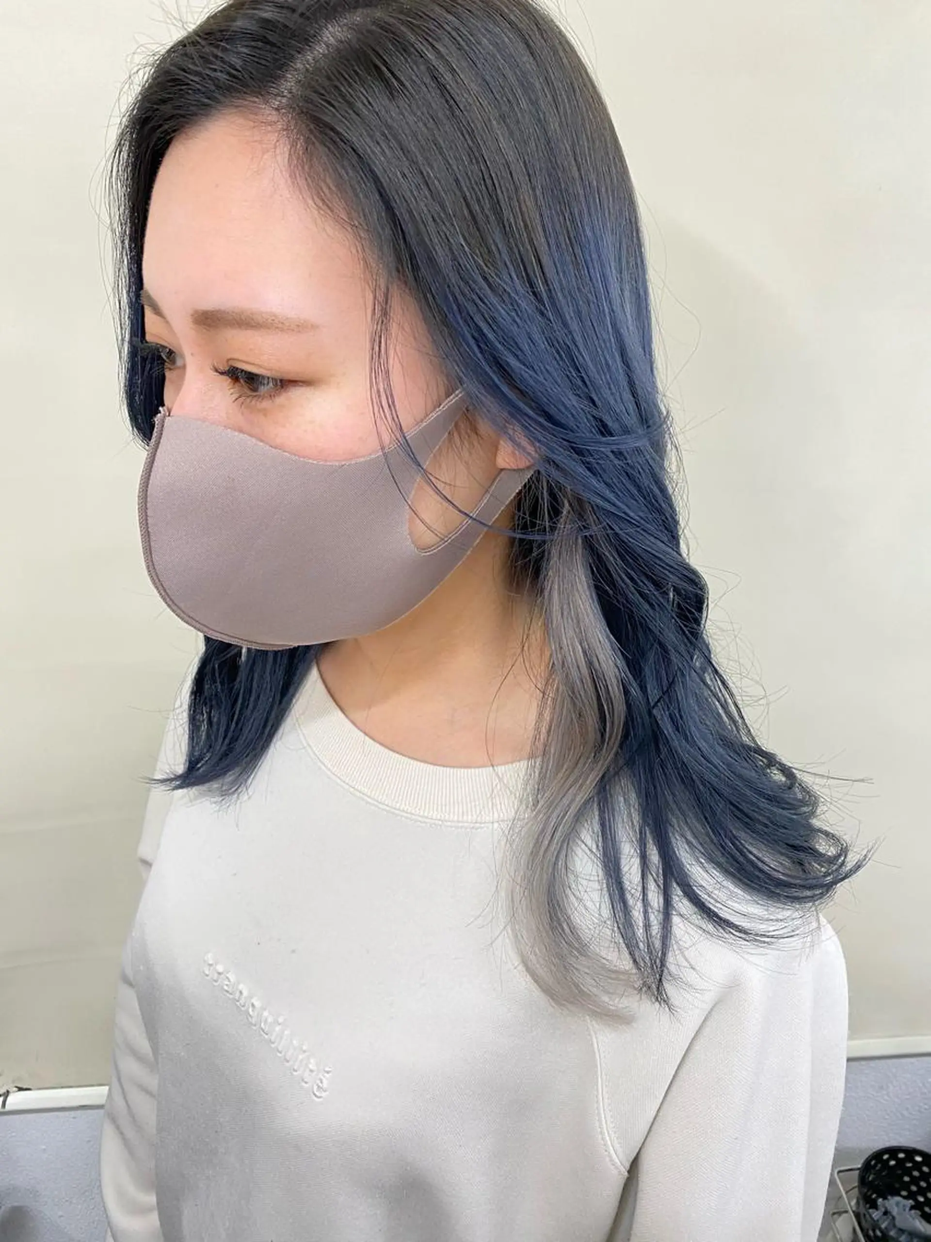 ミディアム カラー ヘアアレンジ エクステ レイヤーウルフ エクステ磯部のヘアスタイル