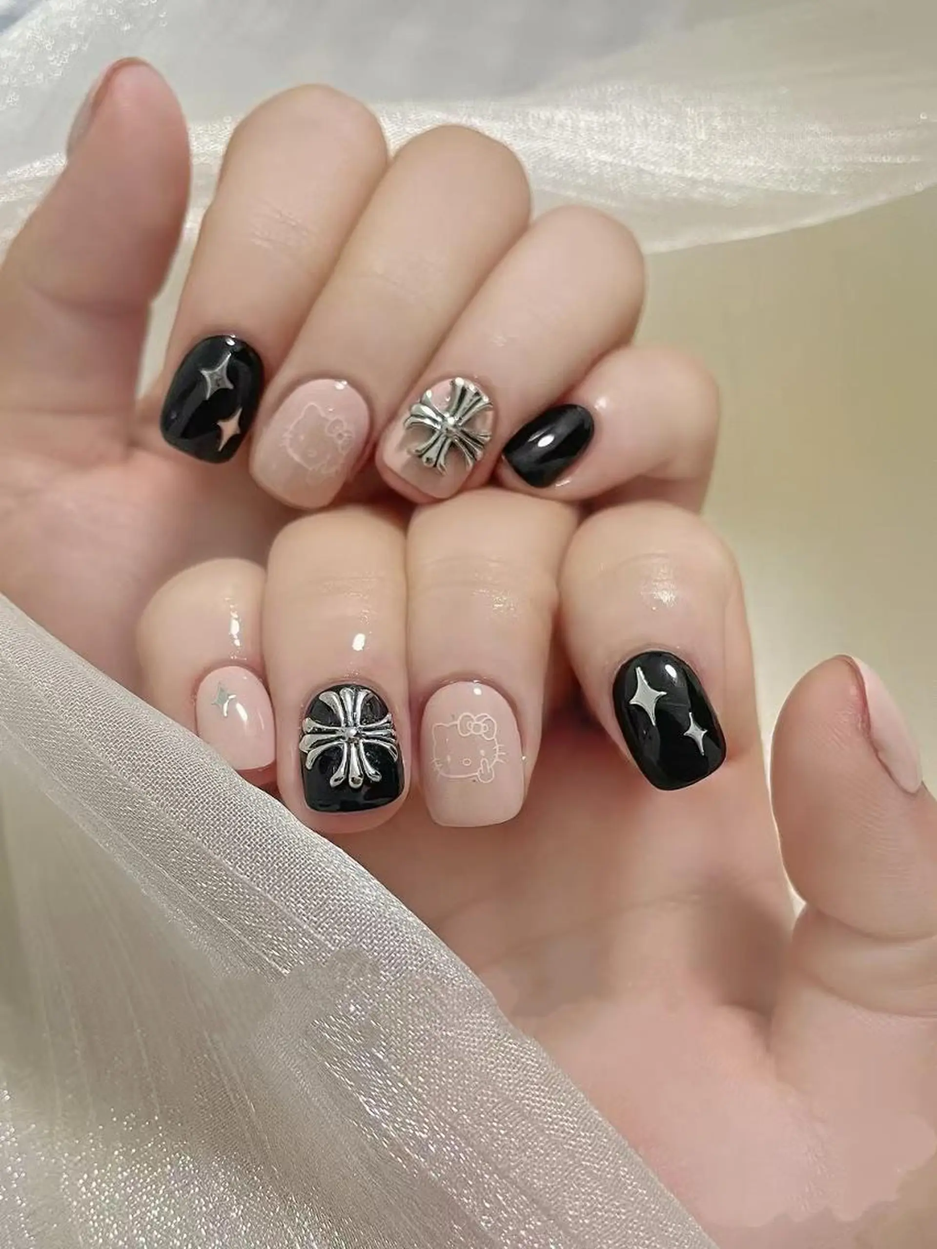 ネイル ハンドネイル RAFFINE haru🦋🩵のネイルデザイン