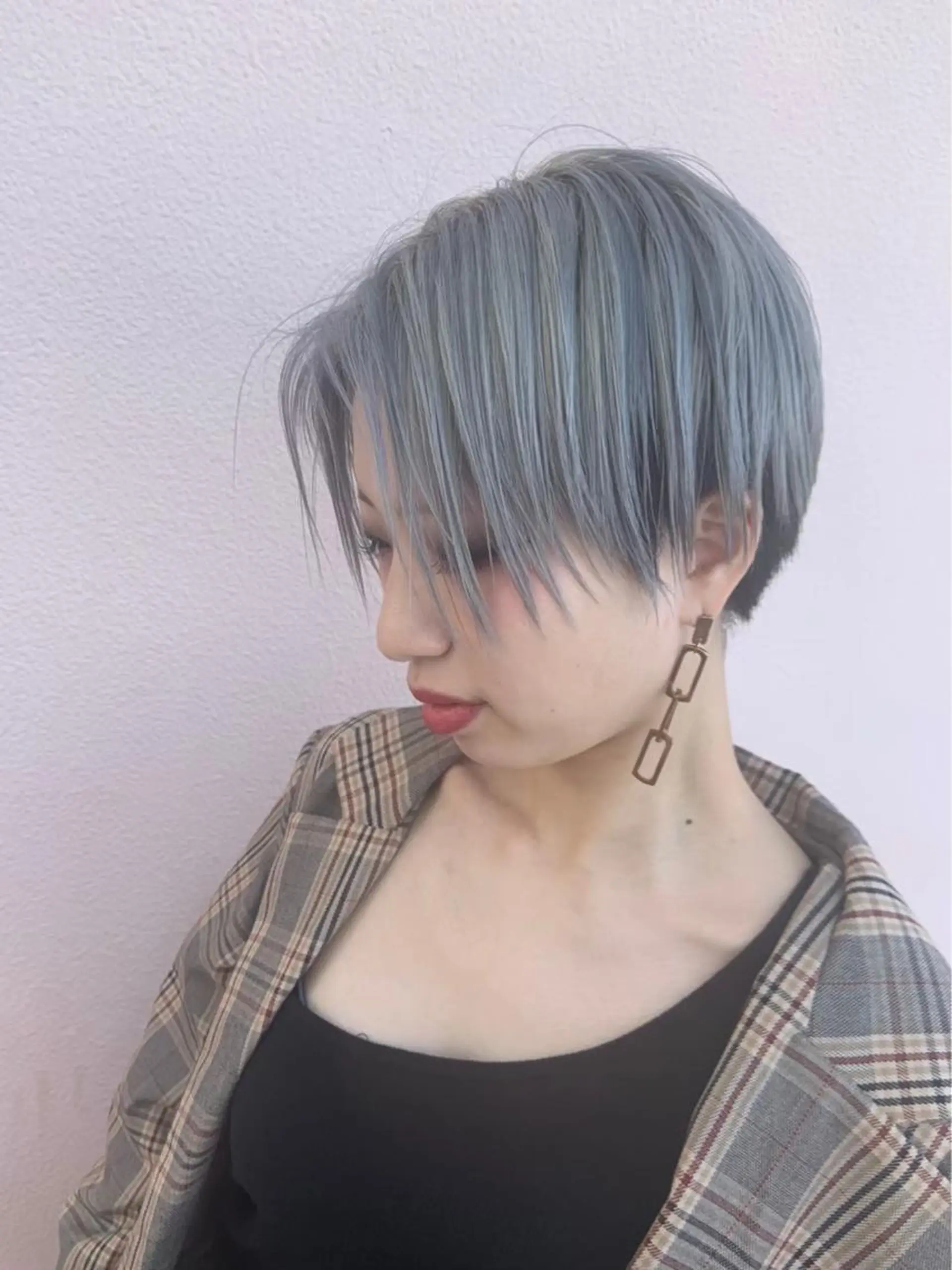 ショート カラー パーマ ヘアアレンジ マツエク・マツパ ヘアカラー トリートメント ハイトーンカラー🤍 山下 優華のヘアスタイル