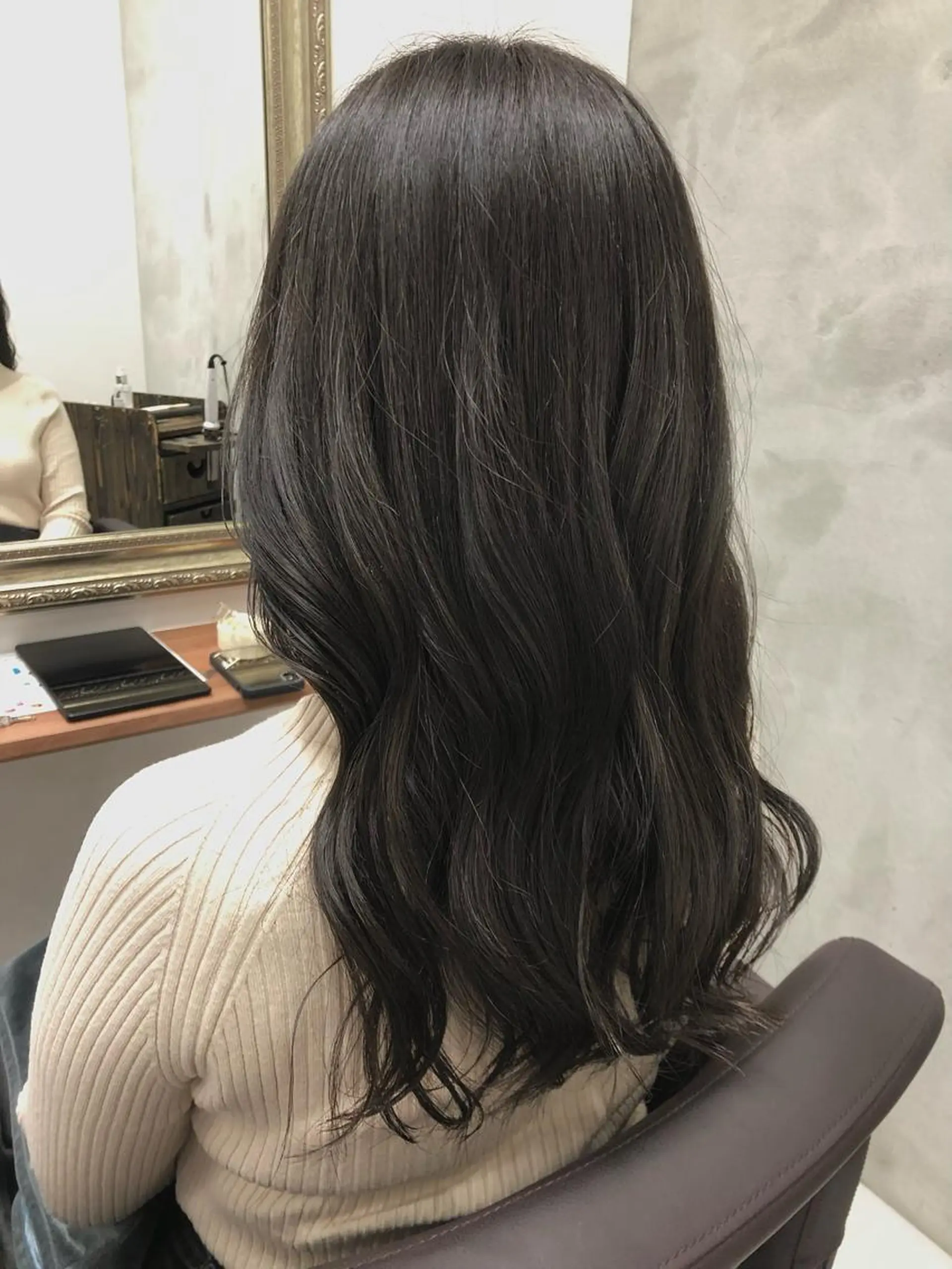 ロング カラー 山本 佳奈のヘアスタイル