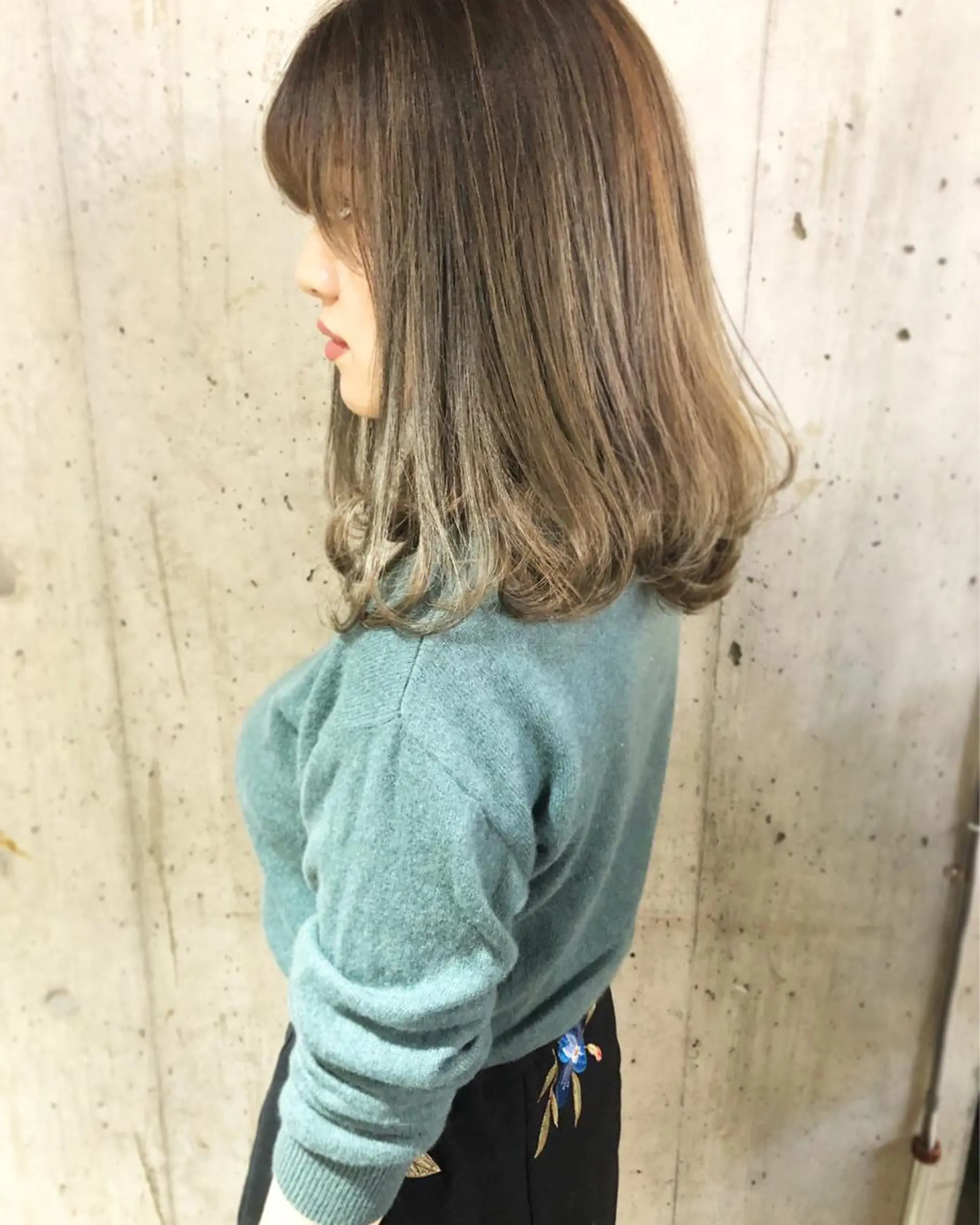 ミディアム カラー パーマ ヘアアレンジ メンズ キッズ ネイル マツエク・マツパ メンズハイライト 透明感カラー グレージュ ハイライトカラー ハイライト カット ヘアカラー トリートメント ヘッドスパ 韓国風×透明感カラー 髪質改善オタベシンヤのヘアスタイル
