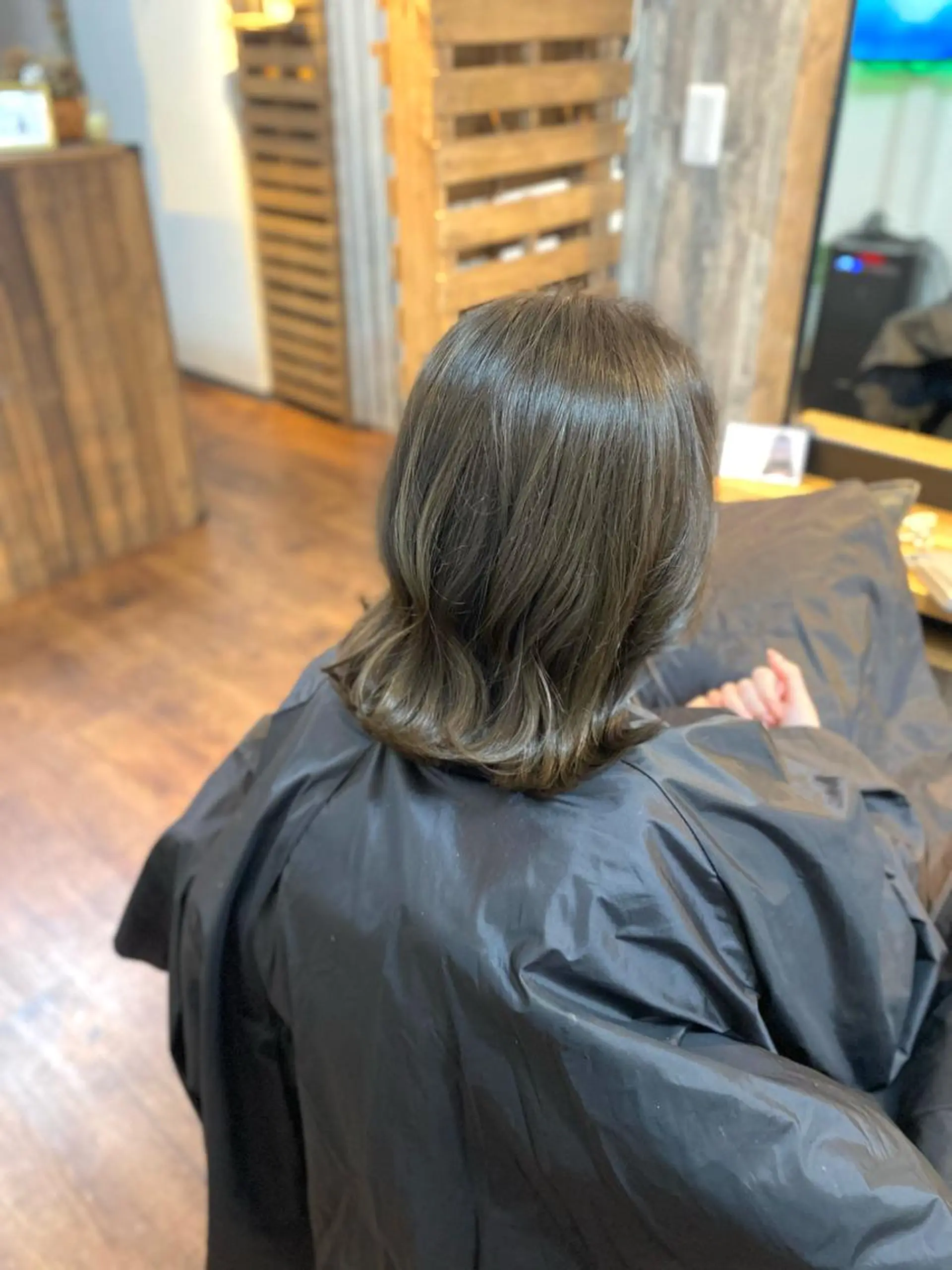 ミディアム カラー 透明感カラー カット ヘアカラー トリートメント Luzir⭐︎ GEN⭐︎のヘアスタイル