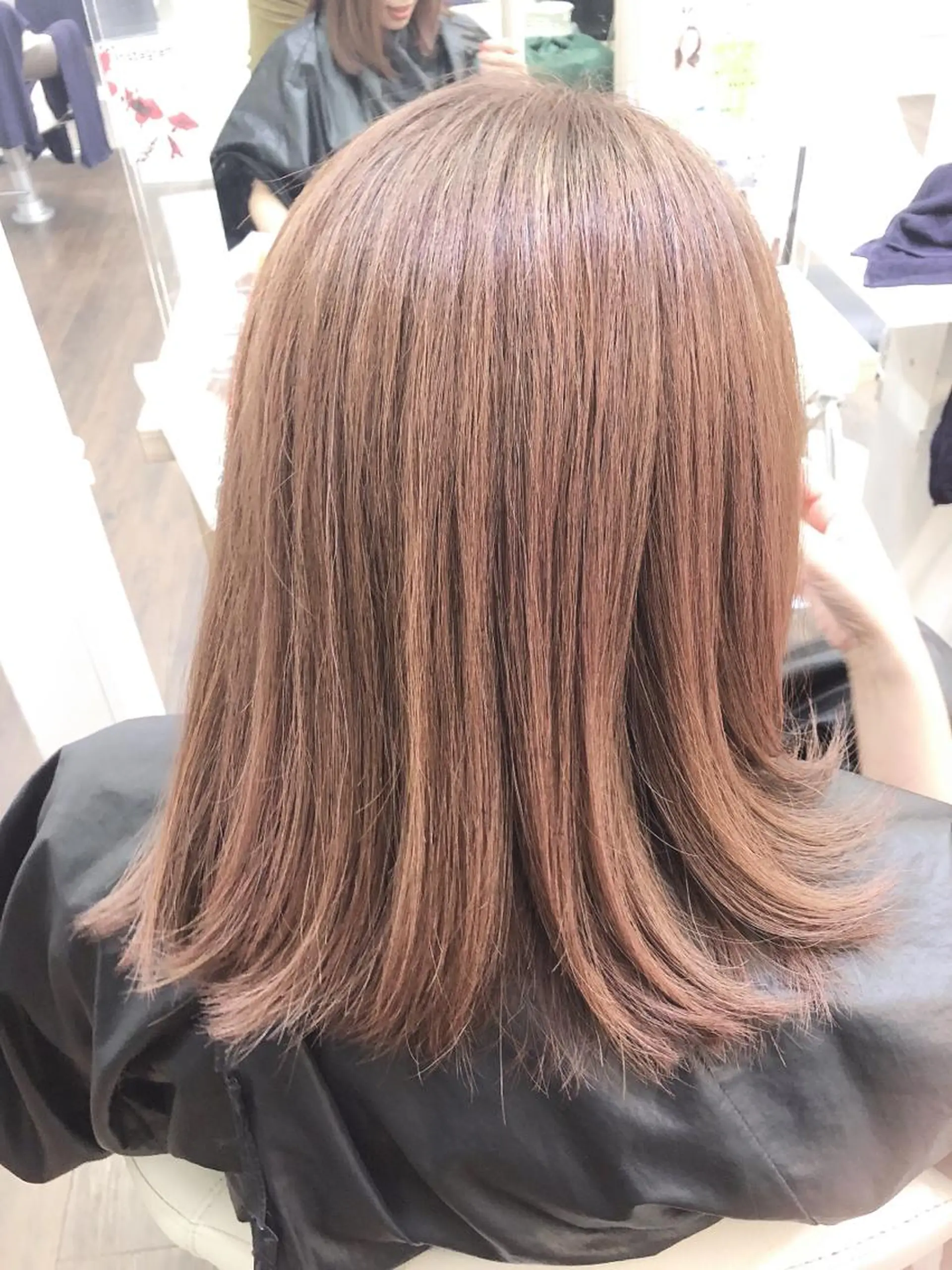 ミディアム カラー ハイライト/インナー /ブリーチ/レイヤーのヘアスタイル