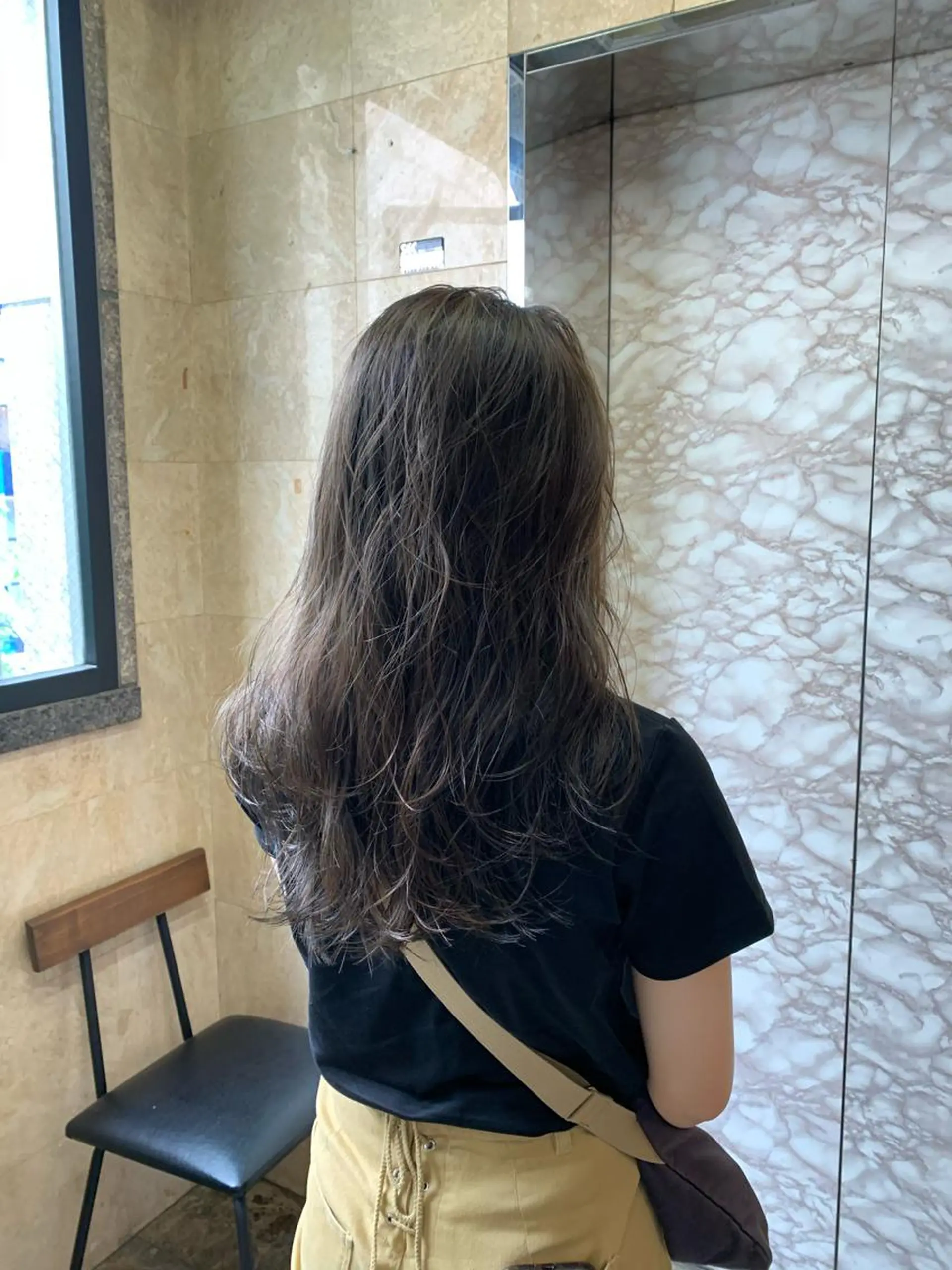 セミロング カラー ヘアアレンジ アッシュ オリーブアッシュ 🌟小顔レイヤー× 赤み消し透明感カラーのヘアスタイル