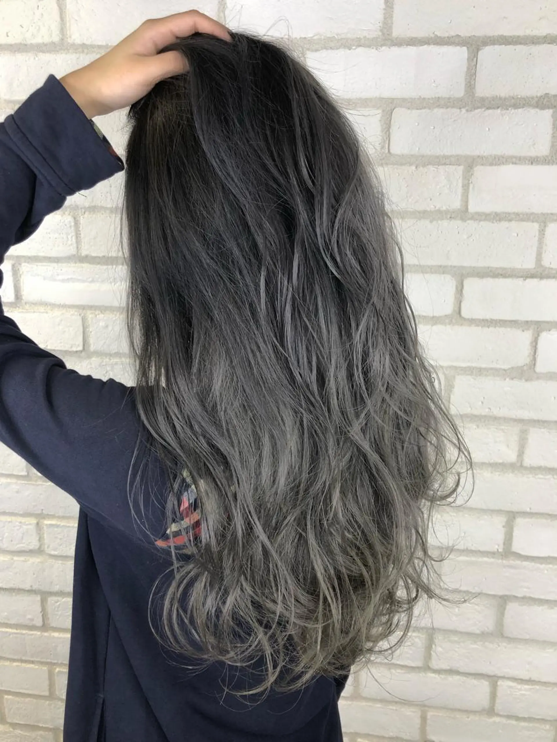 ロング カラー 小島 侑衣のヘアスタイル
