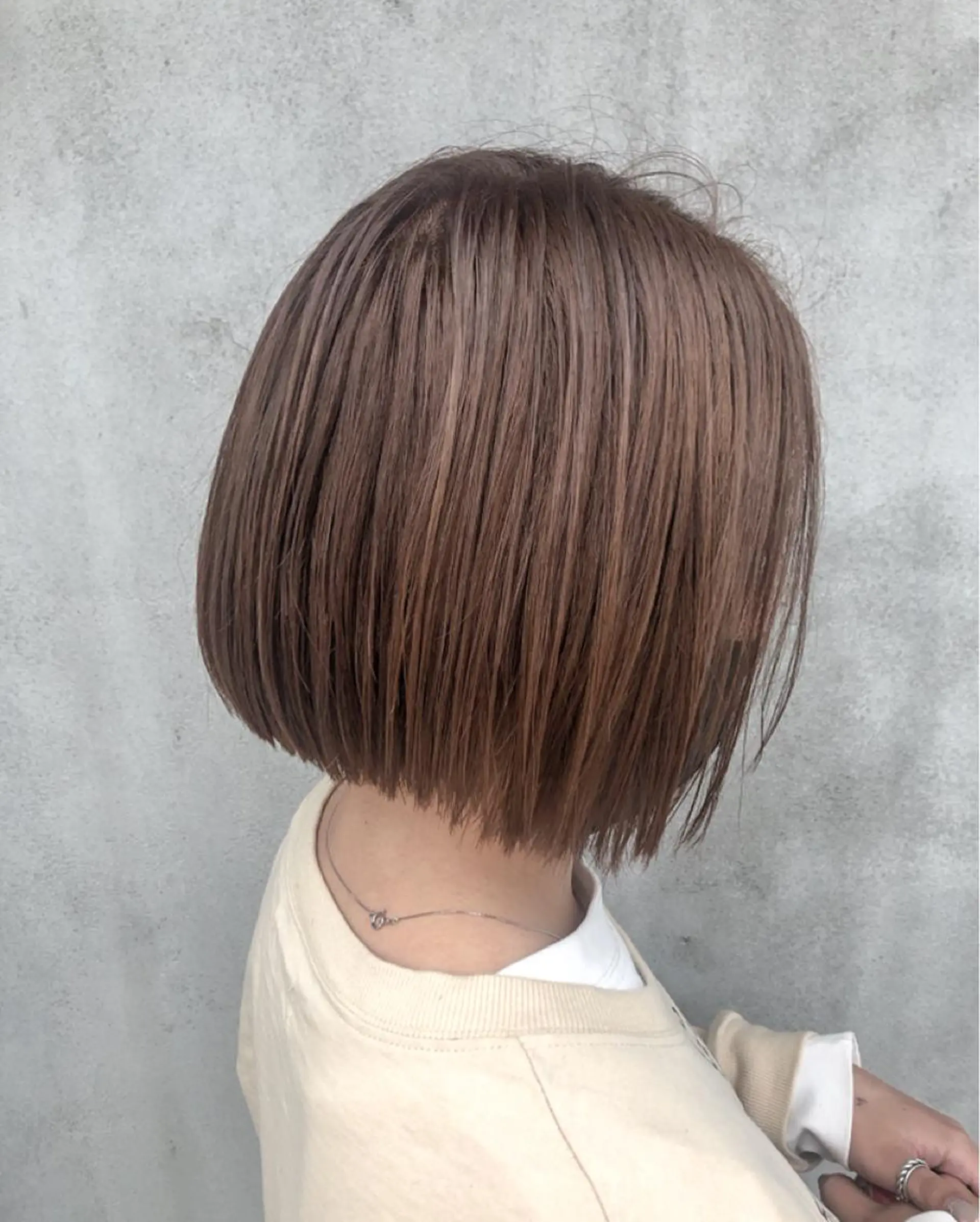 ミディアム カラー ベージュカラー ミルクティーベージュ ボブ カット ヘアカラー 佐藤 美聡のヘアスタイル