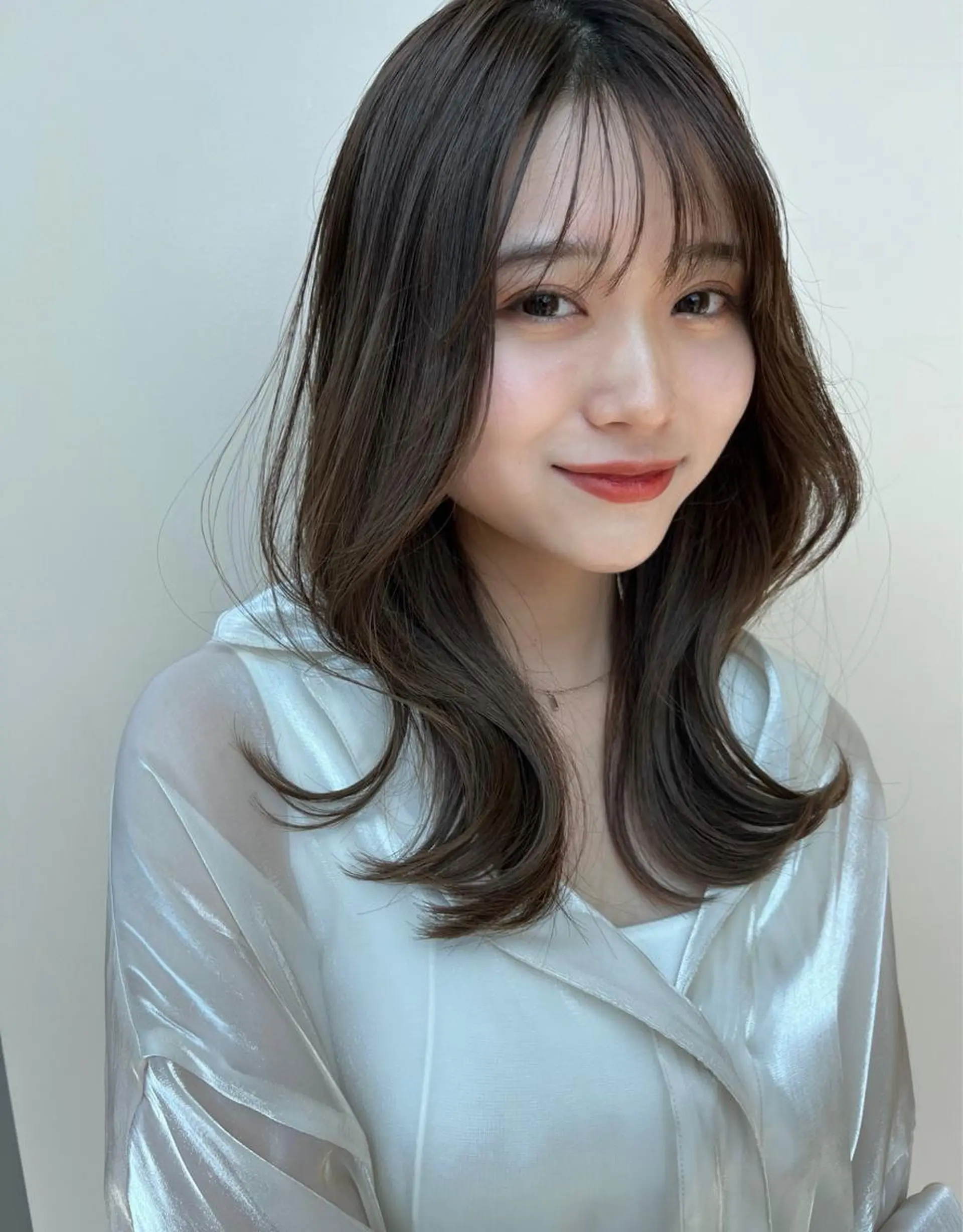 セミロング カラー カット 縮毛矯正 トリートメント 佐藤 悠衣/透明感 カラー/似合わせ前髪のヘアスタイル