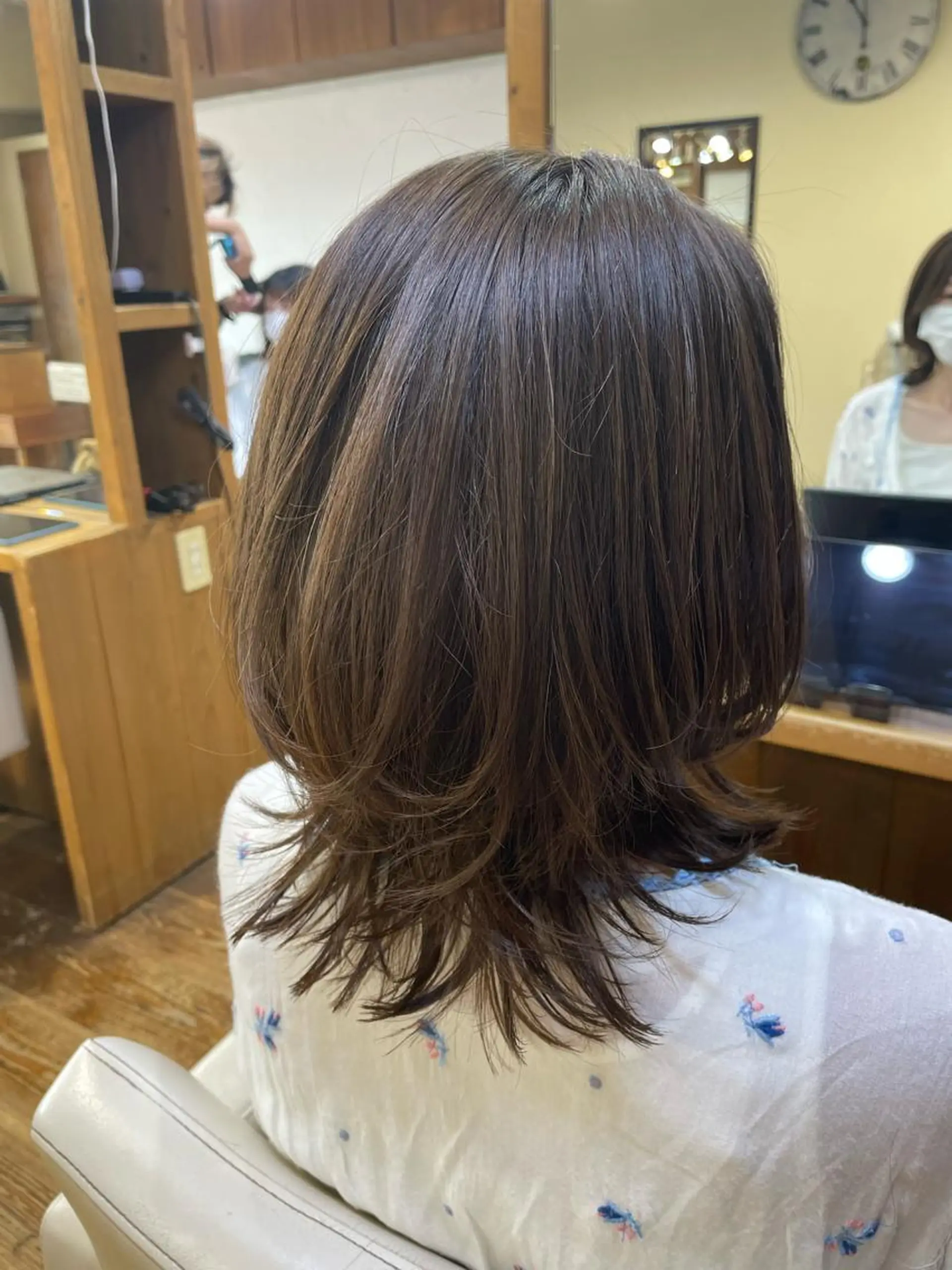 ミディアム レイヤーカット 山木 裕子のヘアスタイル